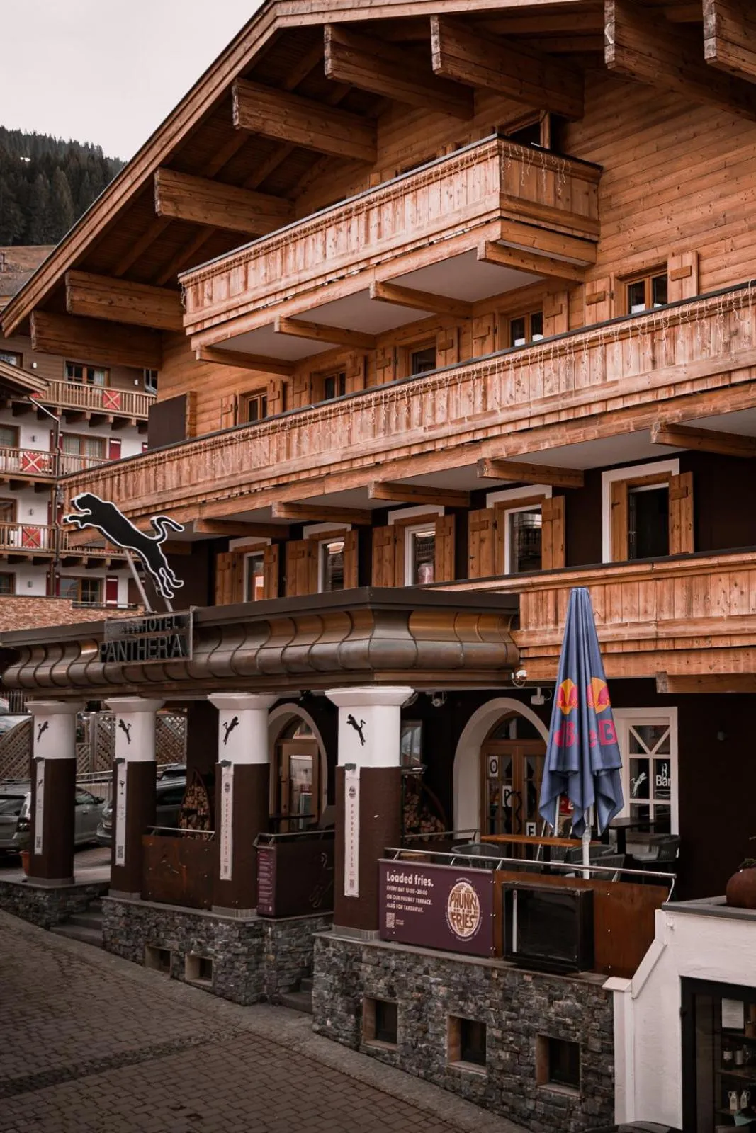 Property building in Hotel Panther'A