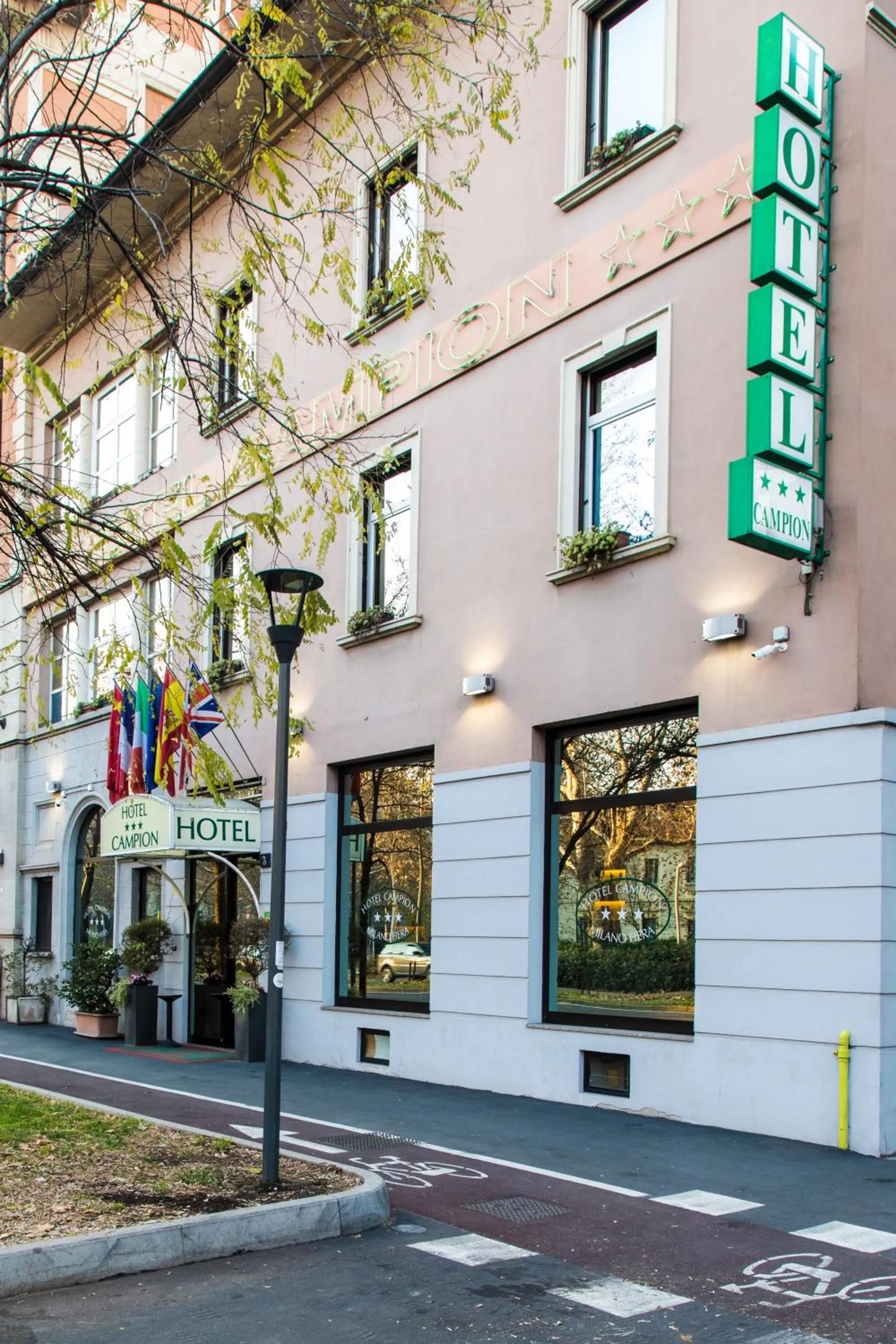 Facade/entrance in Hotel Campion CityLife