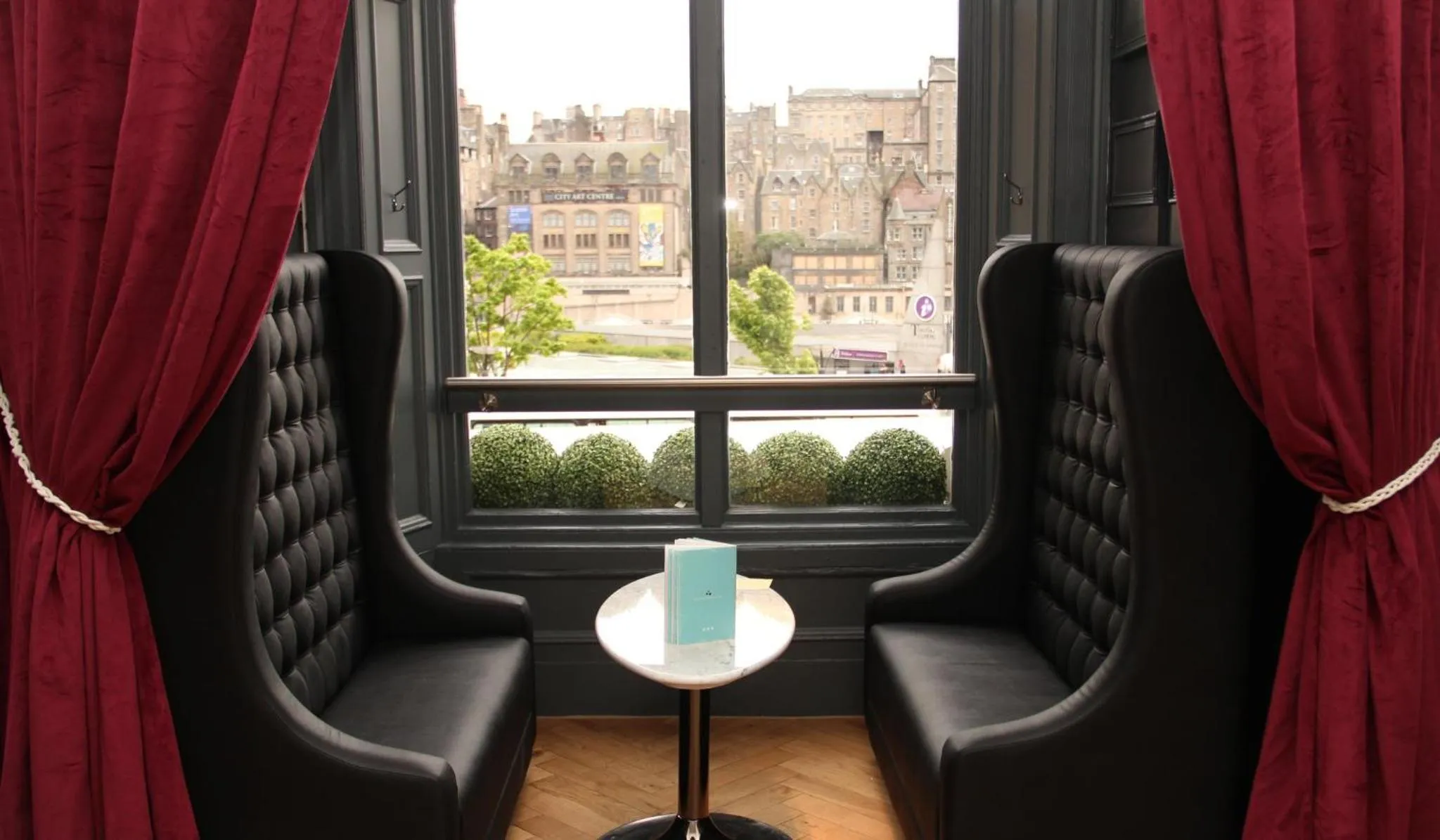 Lounge or bar in Hotel Indigo - Edinburgh - Princes Street by IHG