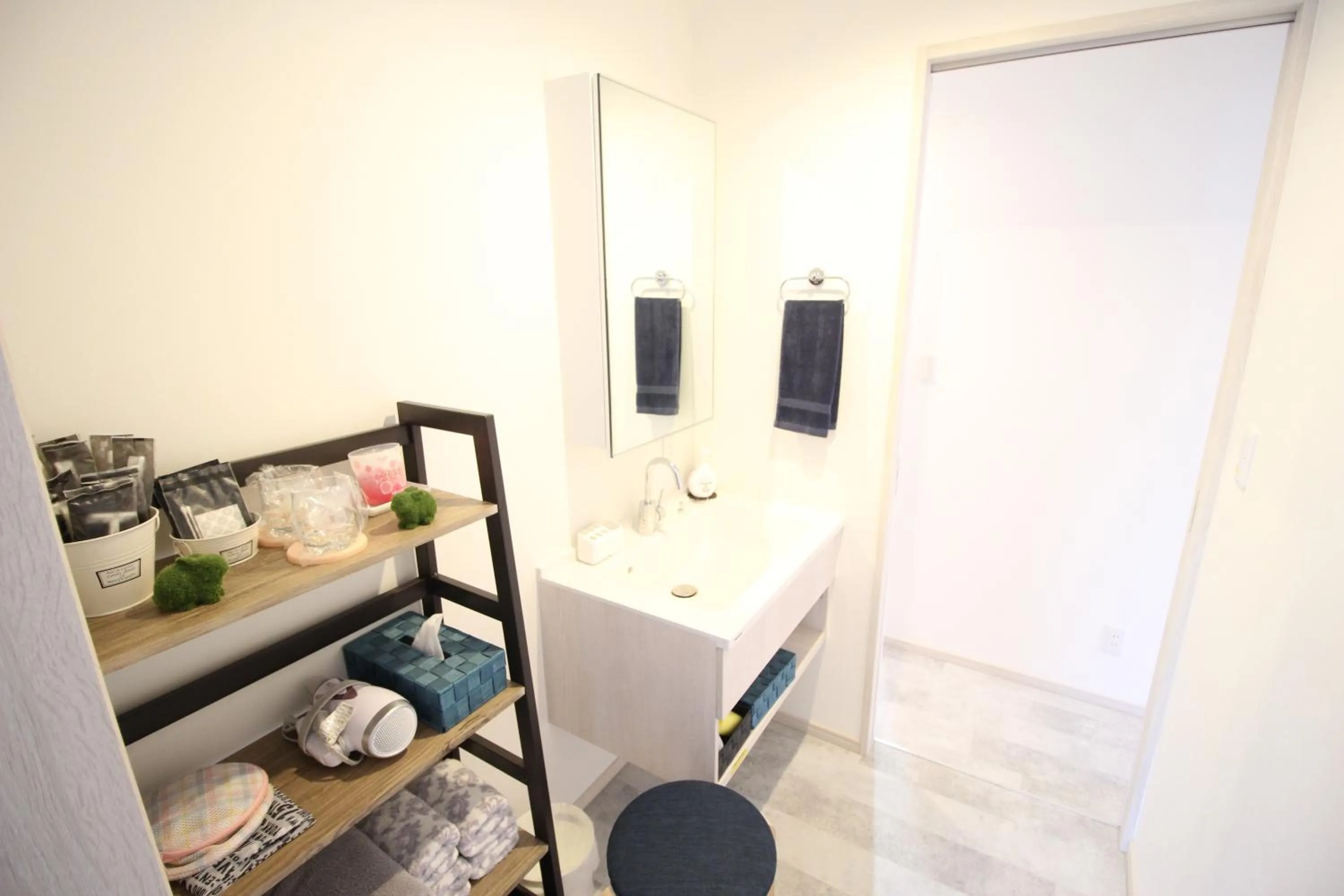 Bed in Condominium Felicita Naha