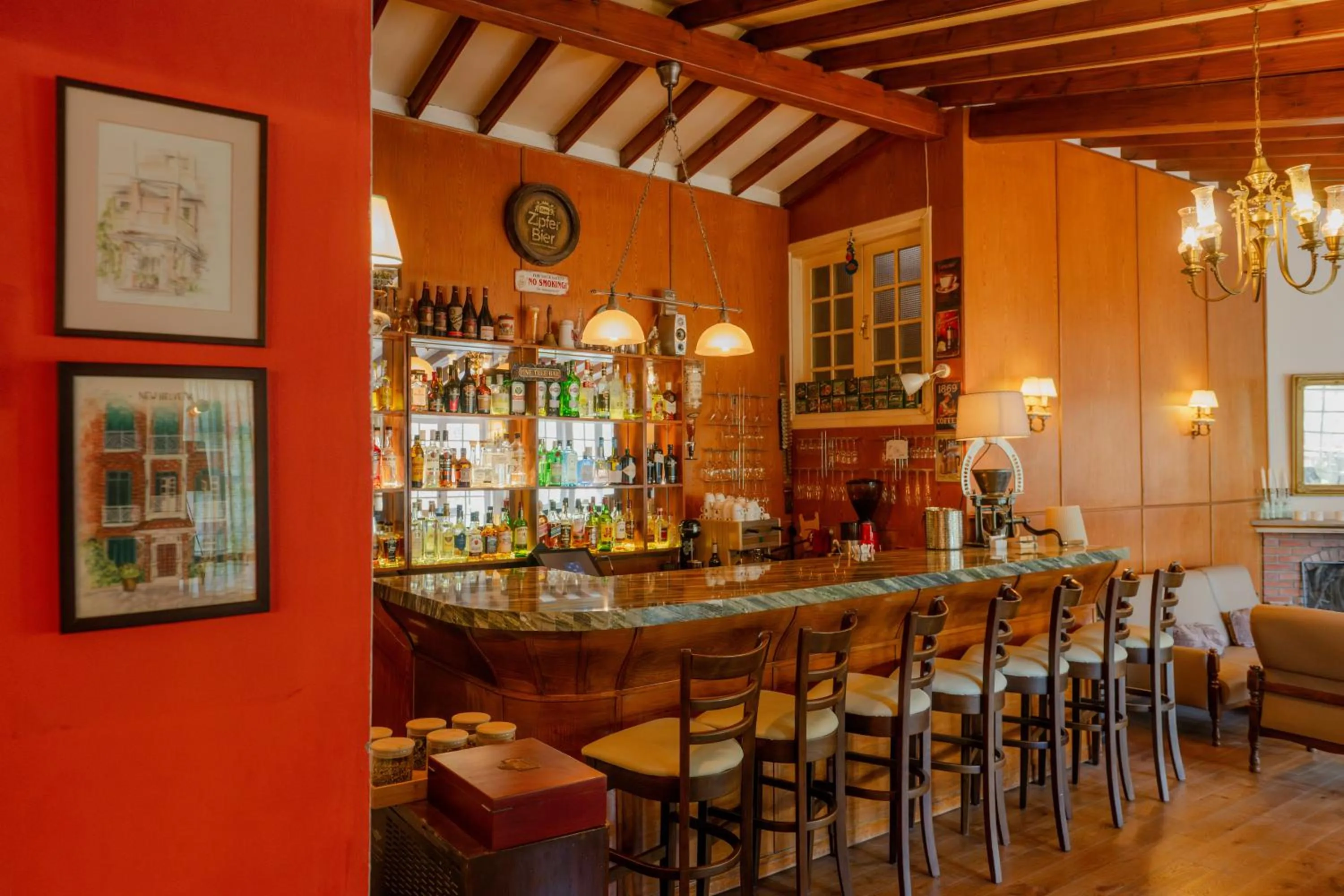 Lounge or bar in New Helvetia Historic Hotel