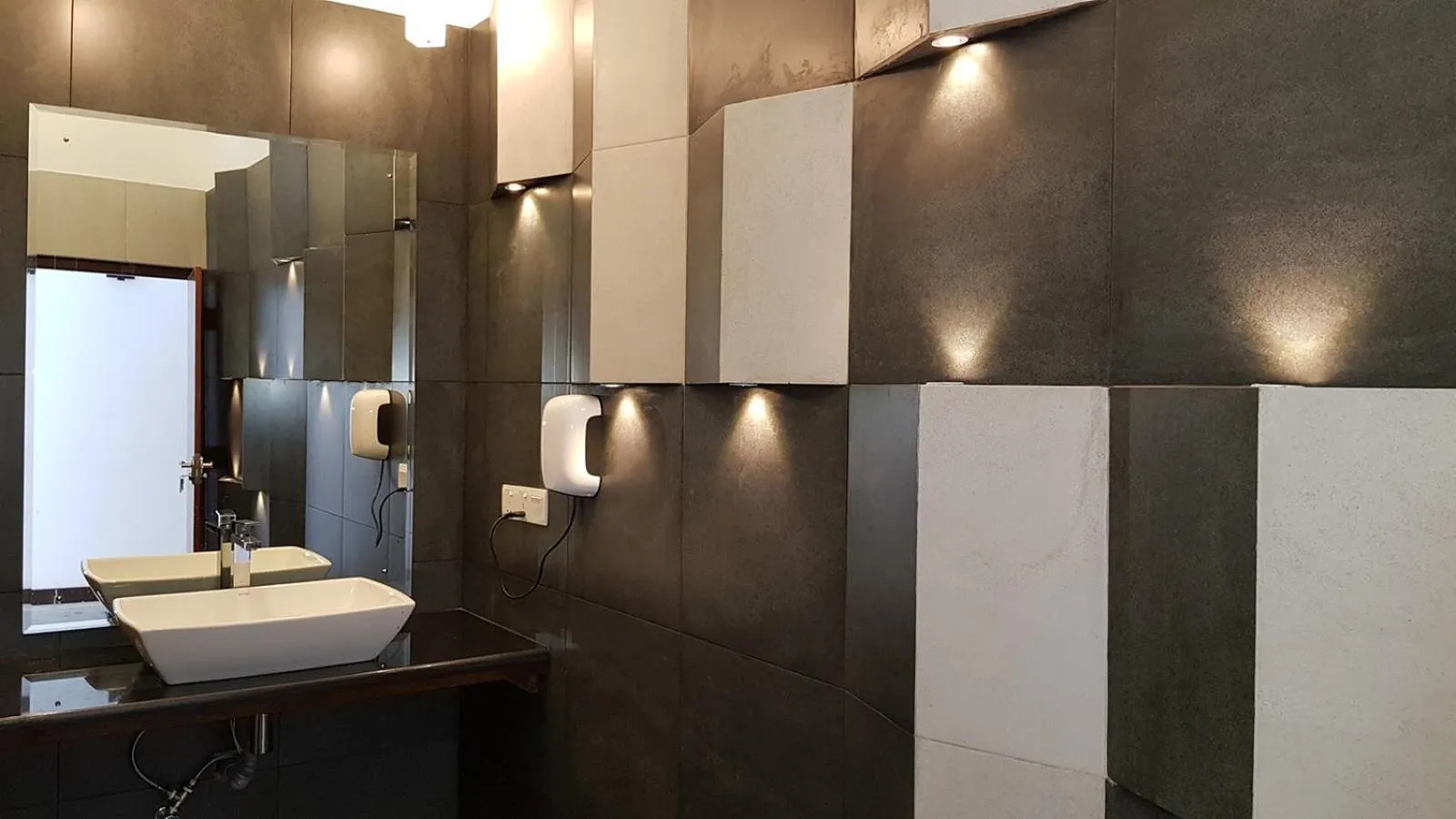 Bathroom in Blue Whale Resort & Kite Surfing