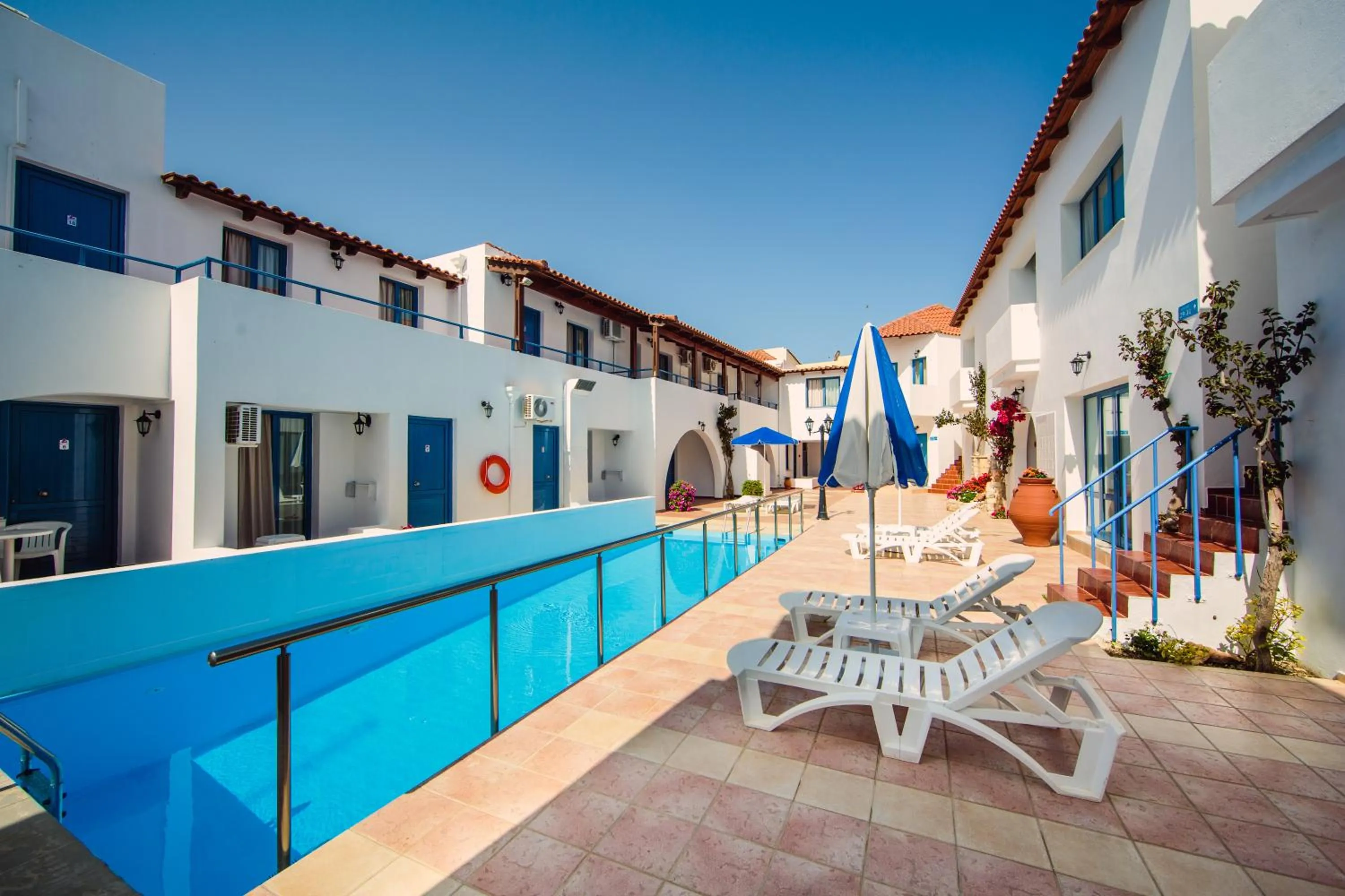 Swimming pool in Iliana Hotel