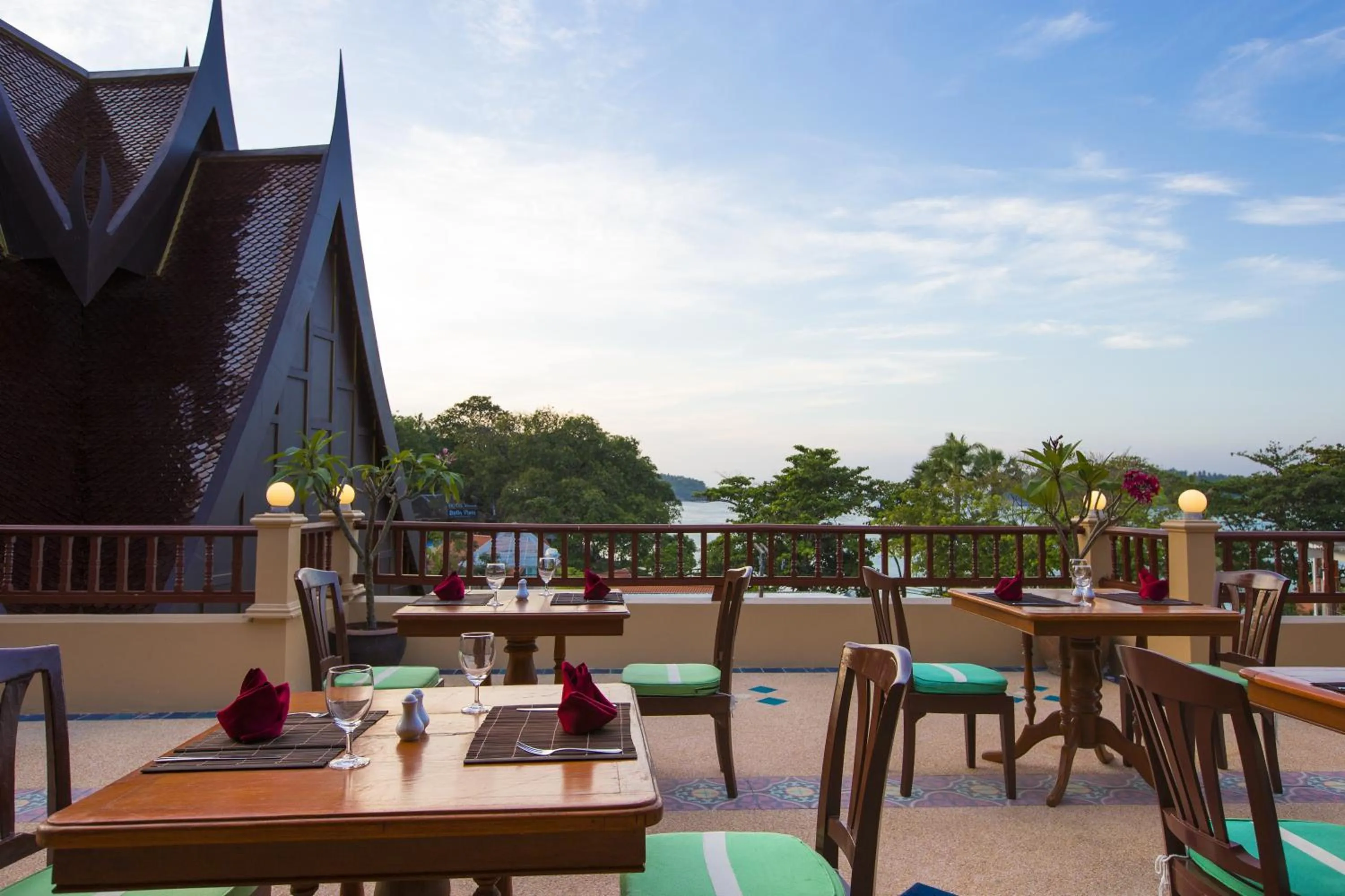 Restaurant/places to eat in Chanalai Garden Resort, Kata Beach