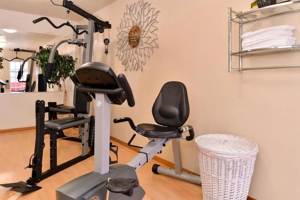 Fitness centre/facilities in Americas Best Value Inn Eugene