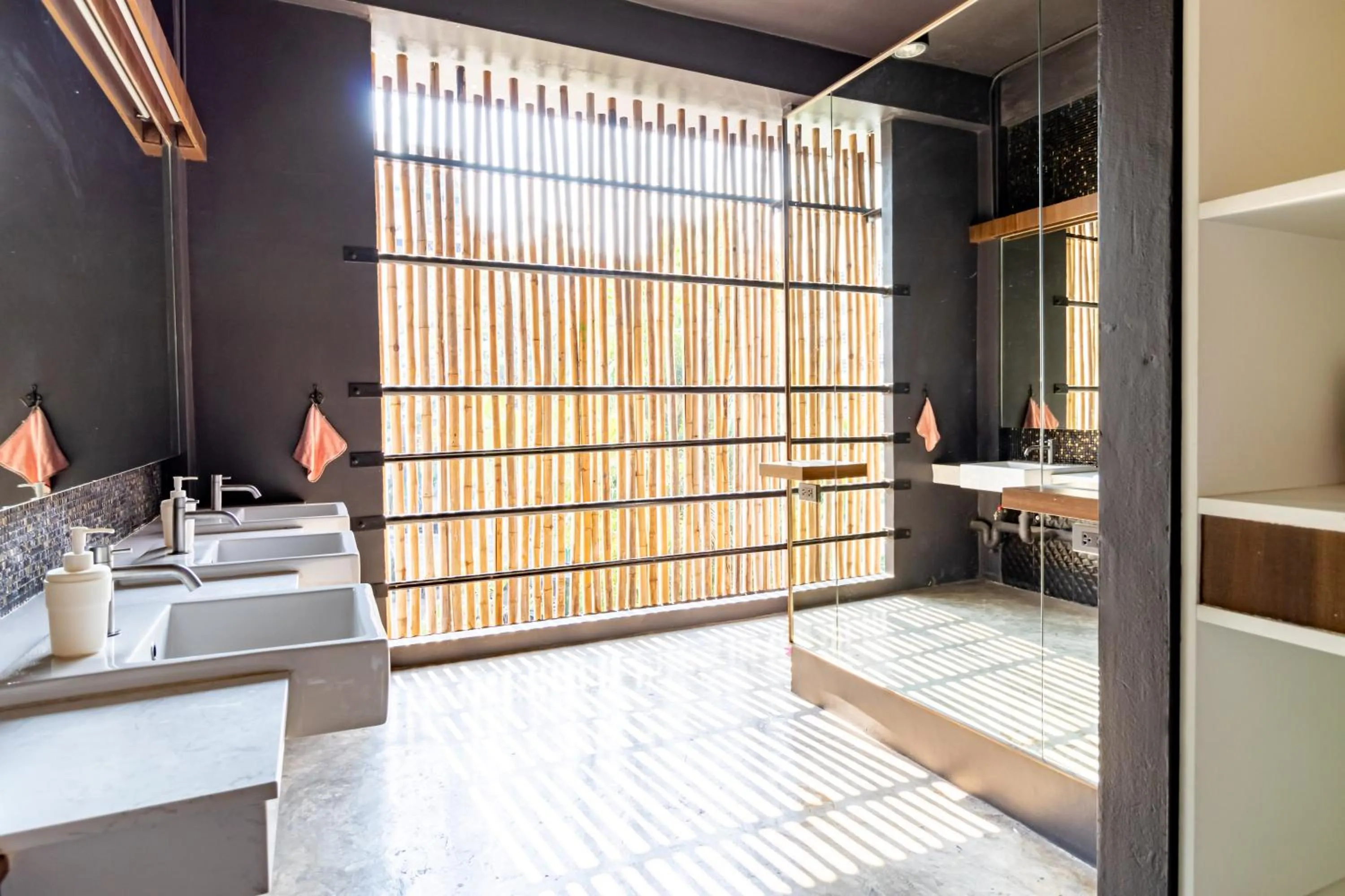 Bathroom in CLOUD on Saladaeng Silom Hostel Bangkok