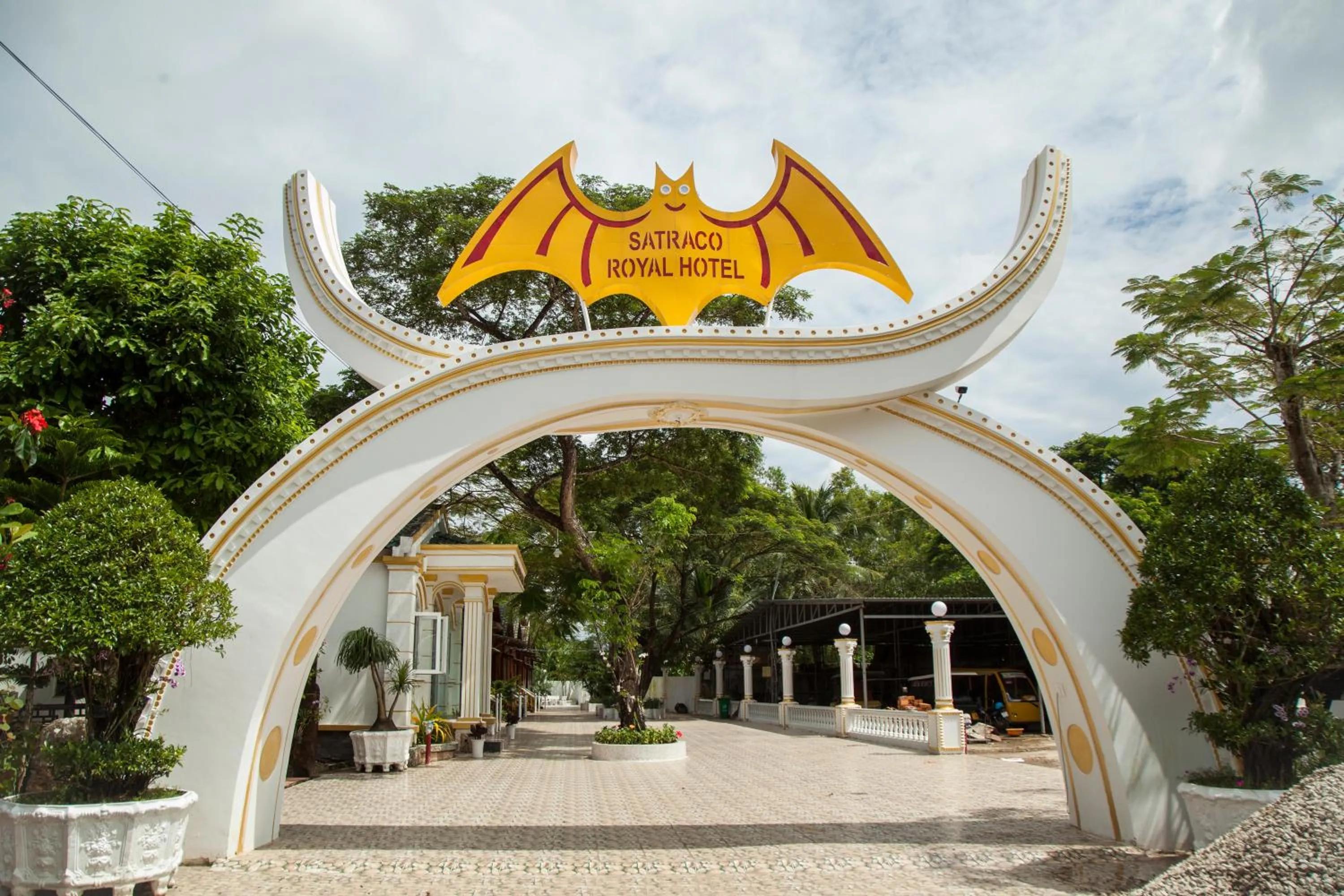 Property building in Satraco Royal Hotel