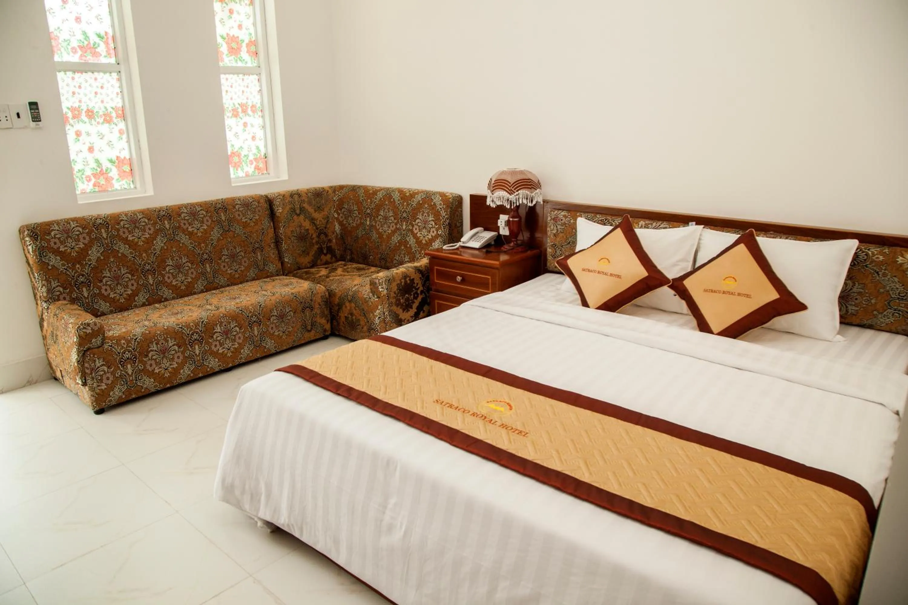 Bed in Satraco Royal Hotel