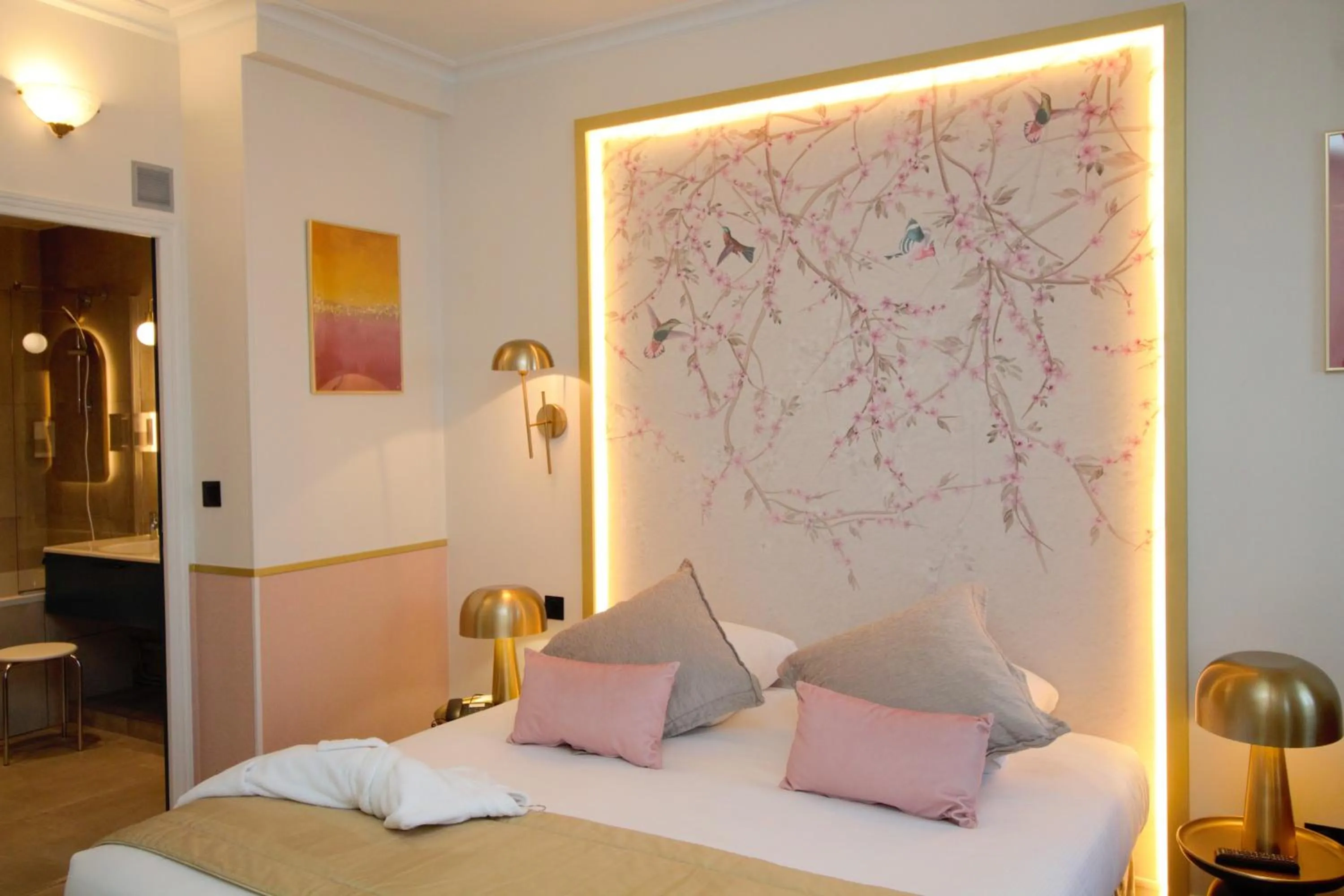 Bedroom, Bed in Princesse Caroline