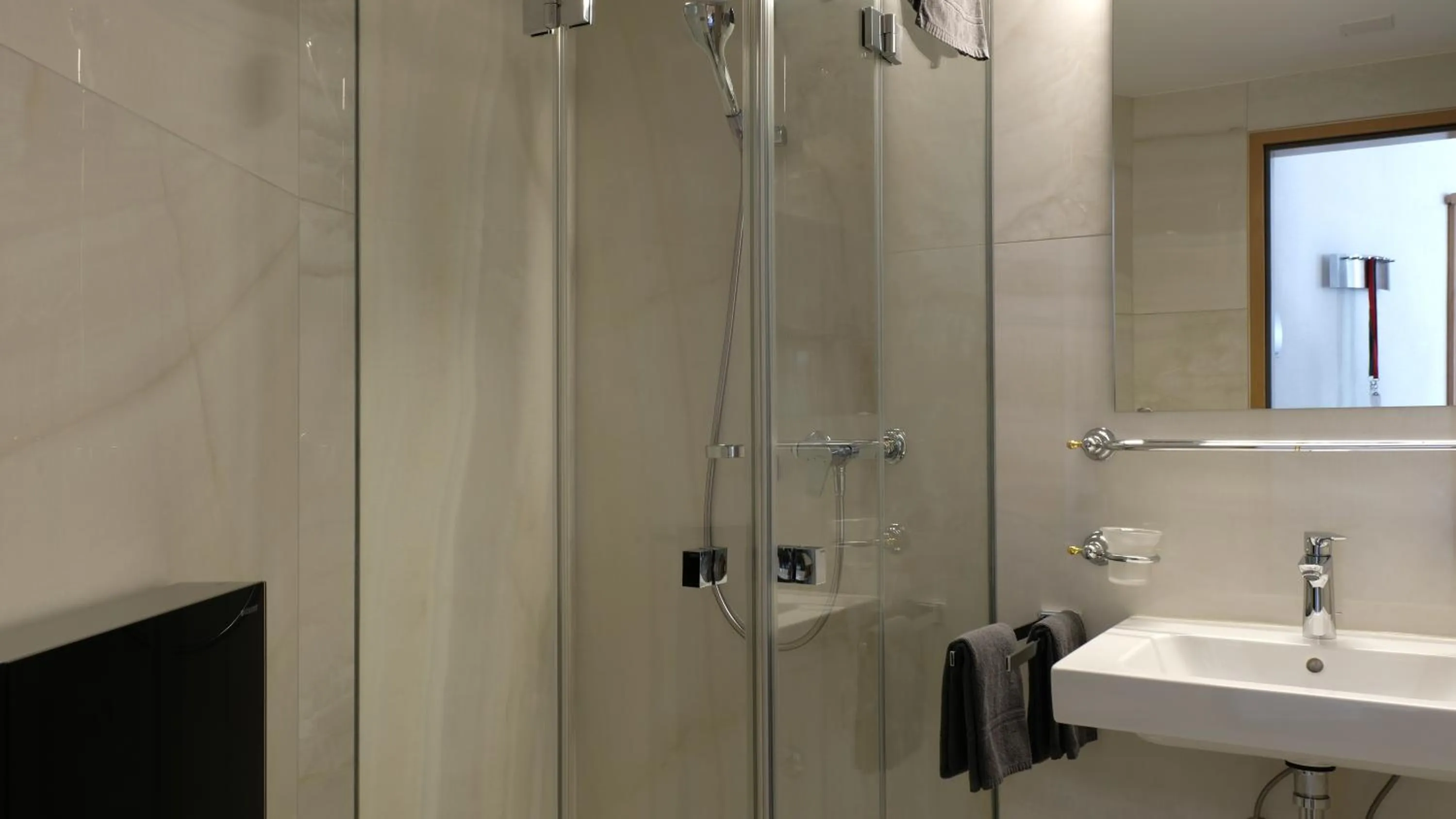 Shower in Artist Apartments & Hotel Garni