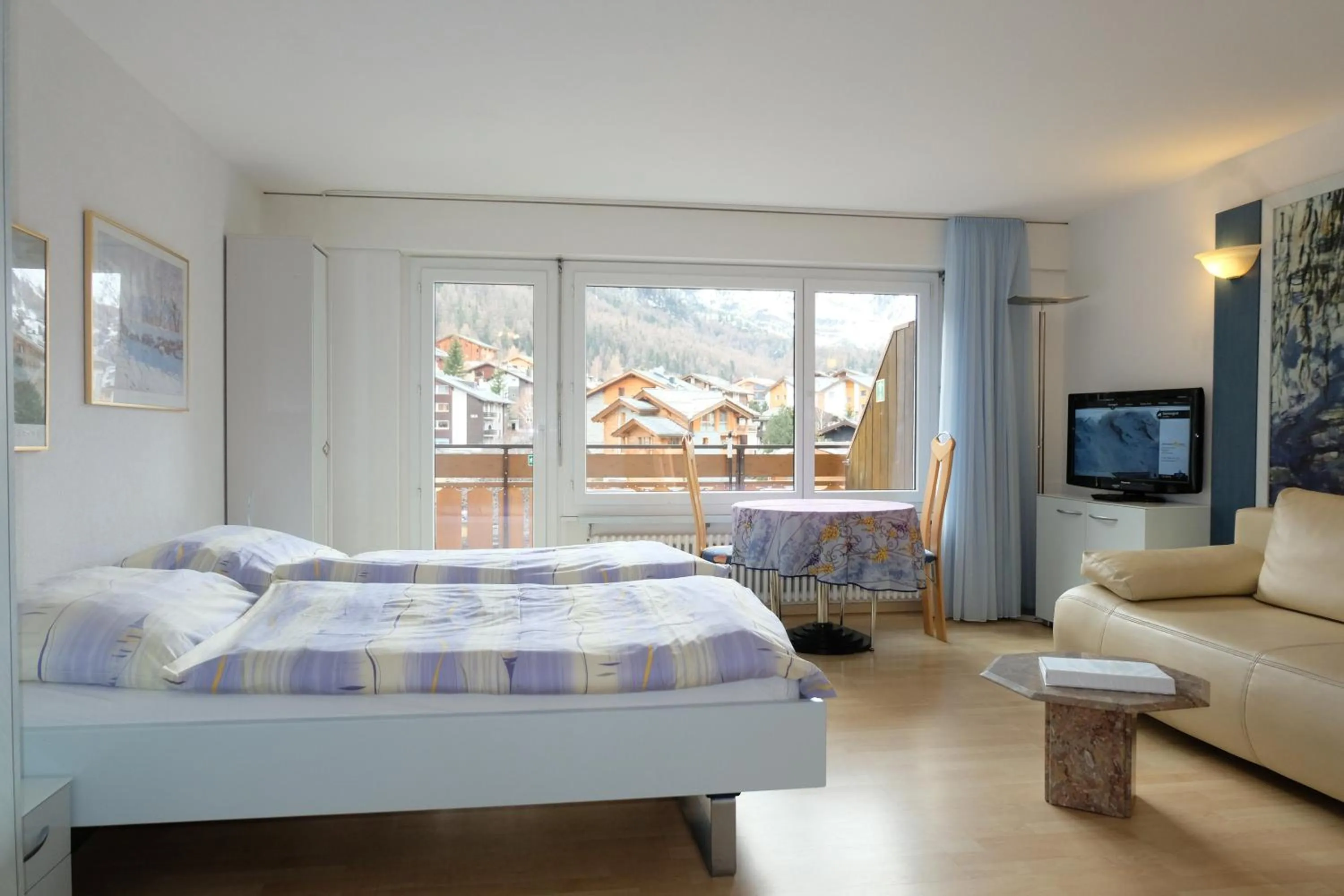 Photo of the whole room, Bed in Artist Apartments & Hotel Garni