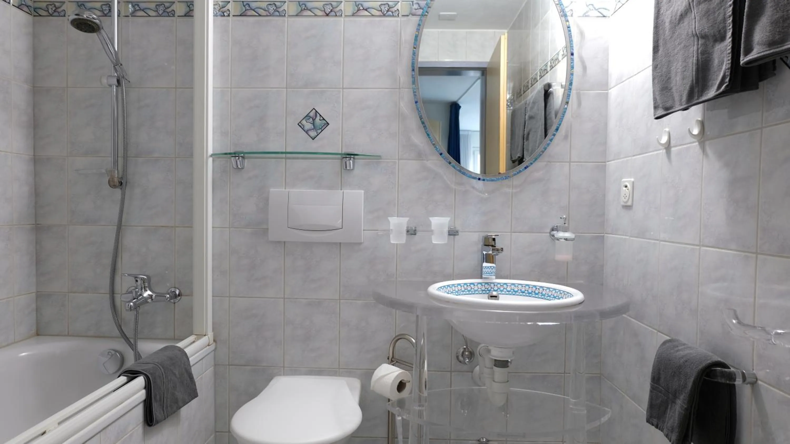 Bathroom in Artist Apartments & Hotel Garni