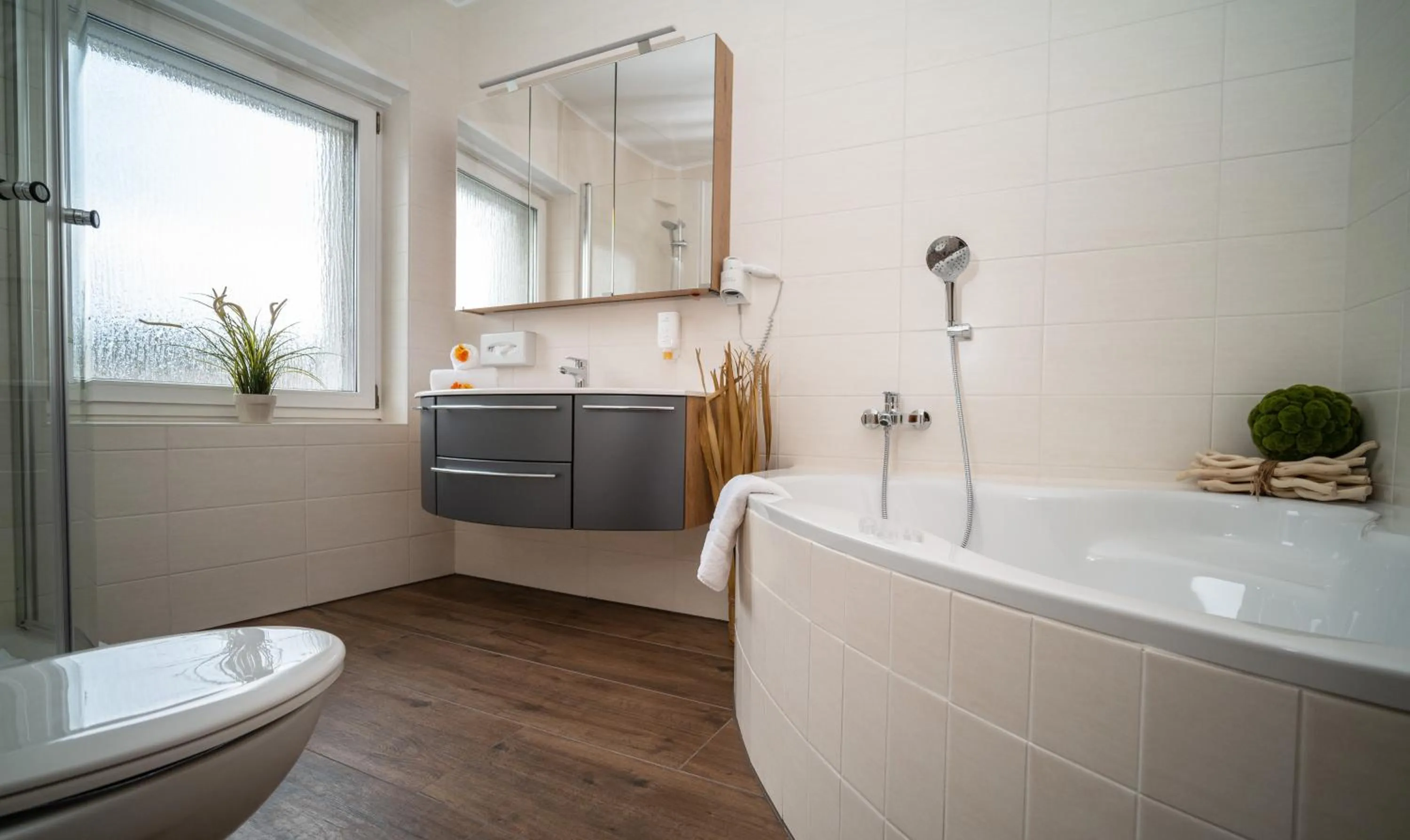 Bath in Hotel-Restaurant Alter Krug Kallinchen