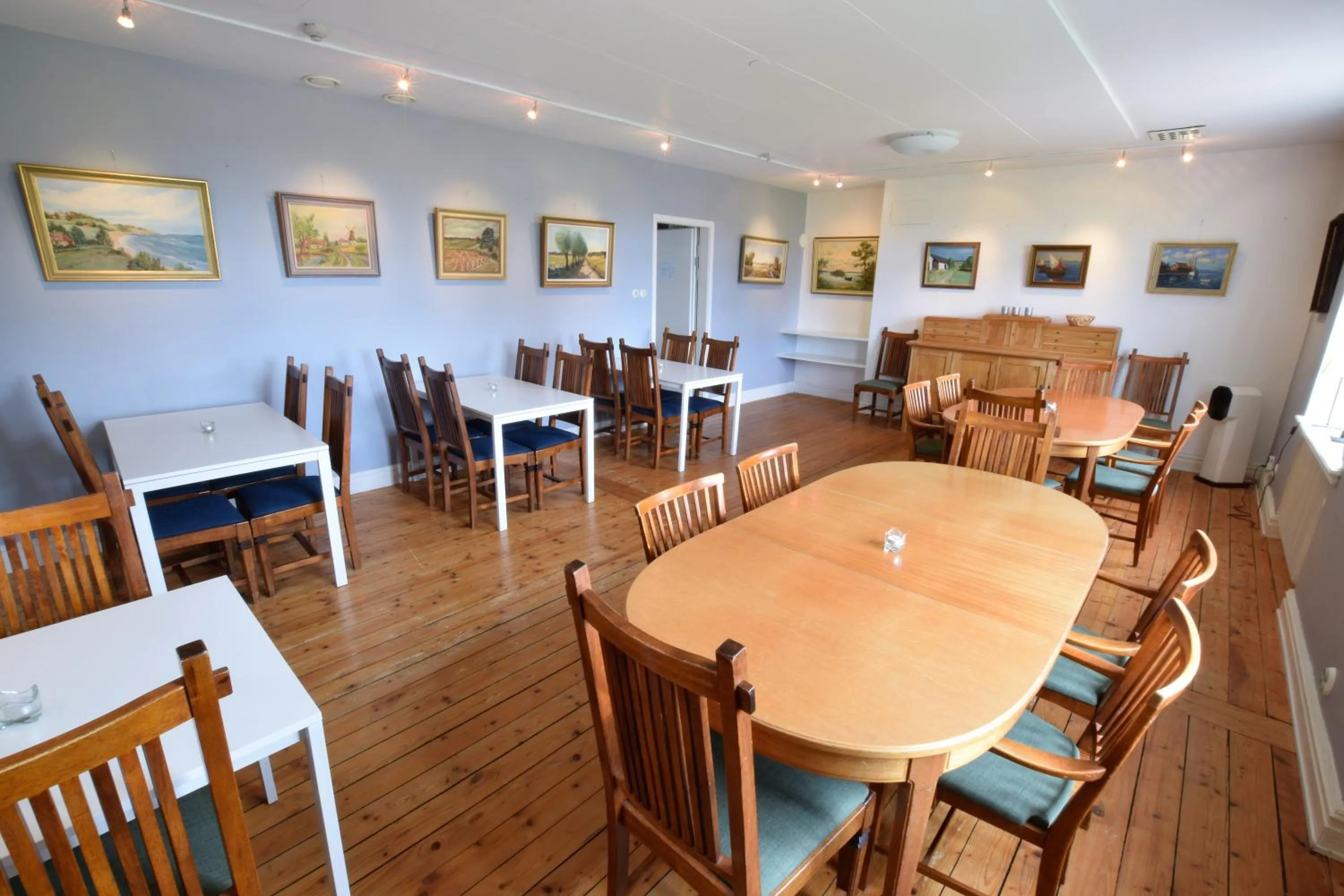 Communal lounge/ TV room in Bläsinge Gård Kullabygden