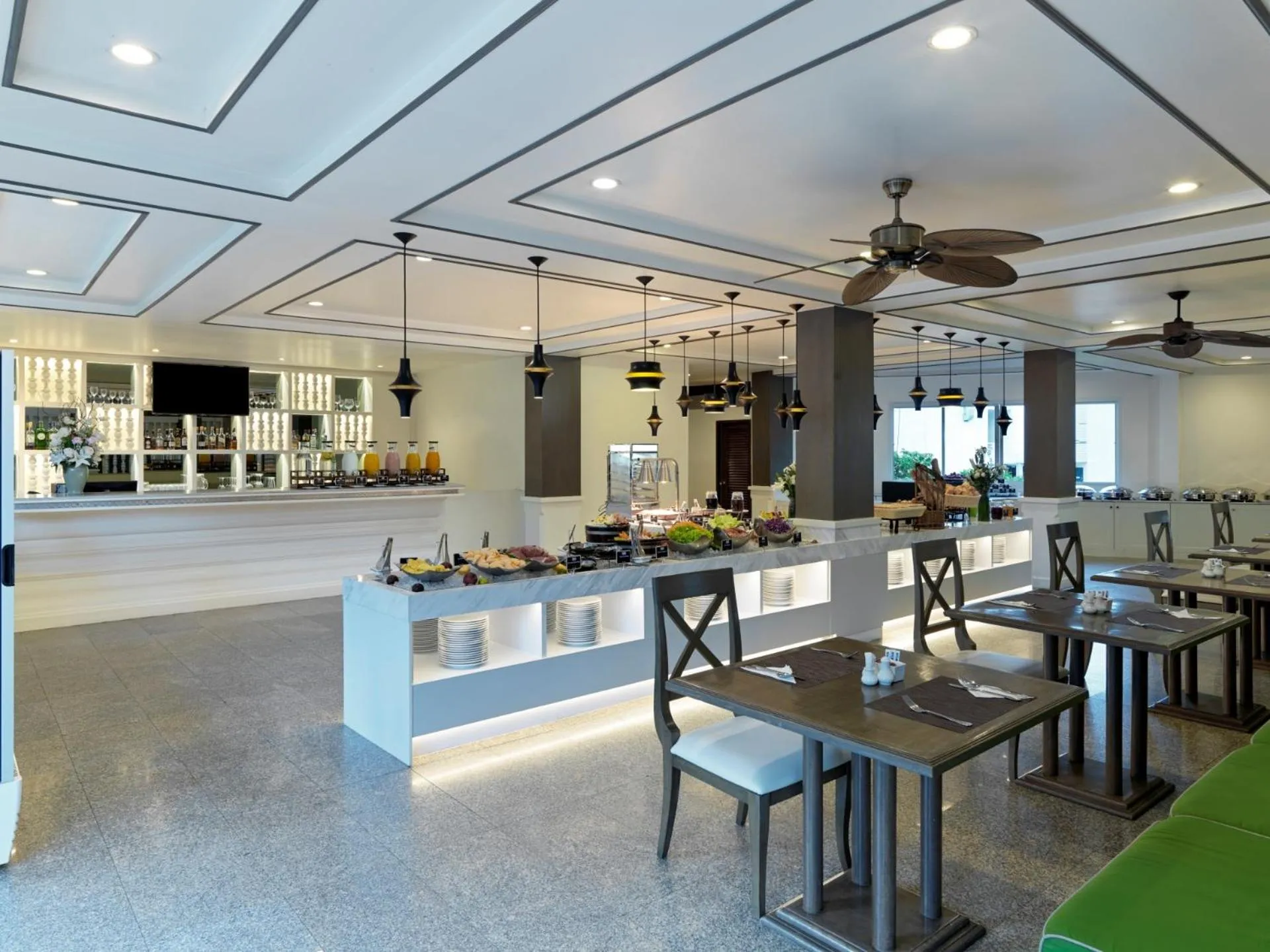 Restaurant/places to eat in Chanalai Flora Resort, Kata Beach