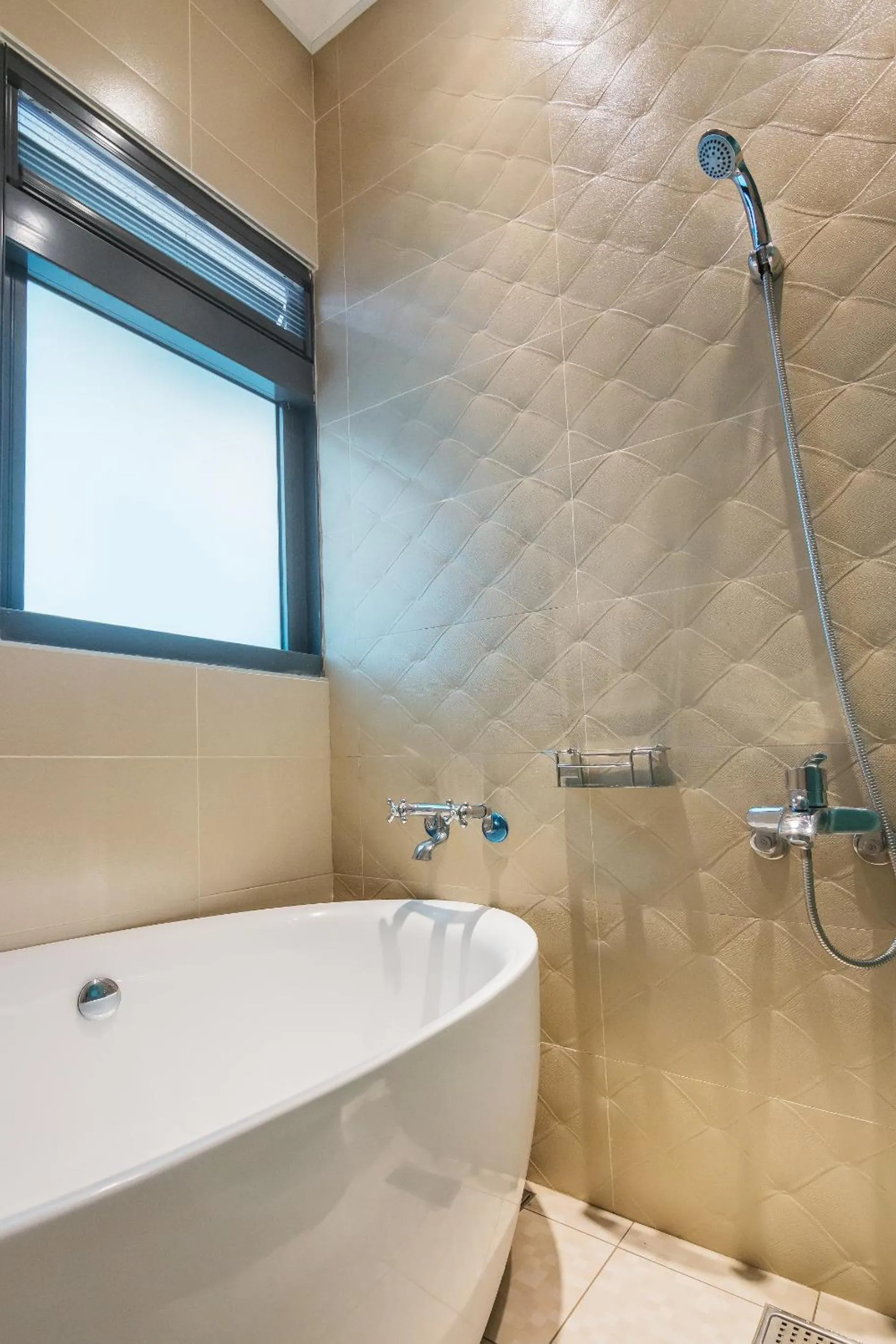 Shower in The Dawn B&B