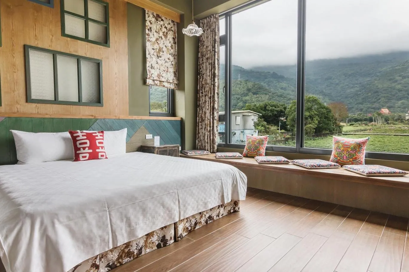 bunk bed, Bed in The Dawn B&B