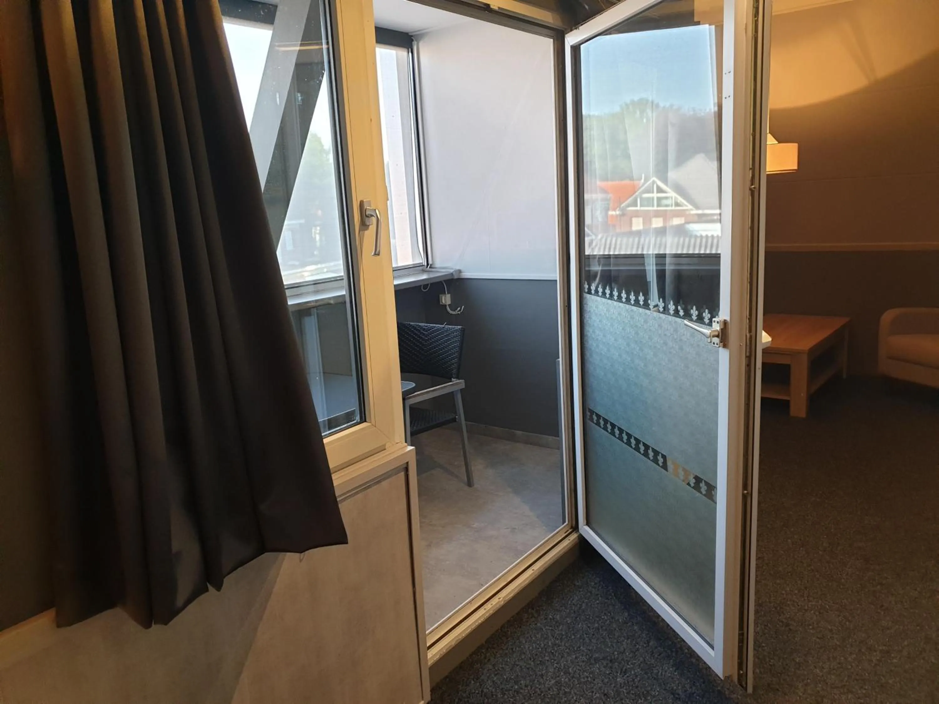 Balcony/Terrace, Bed in Hotel,cafe,biljart POT