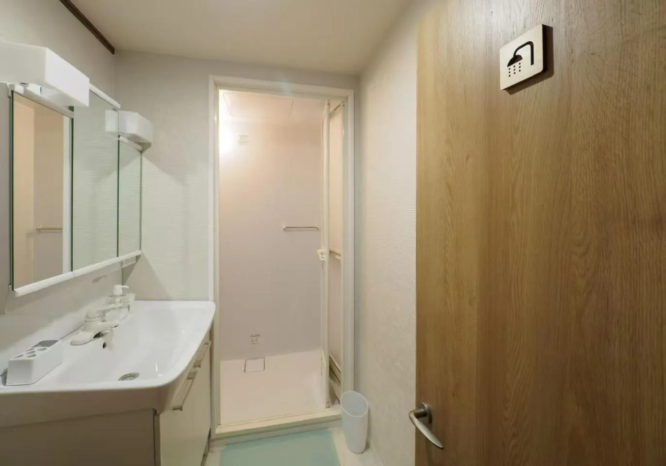 Shower in 今日都 Kyoto Guesthouse