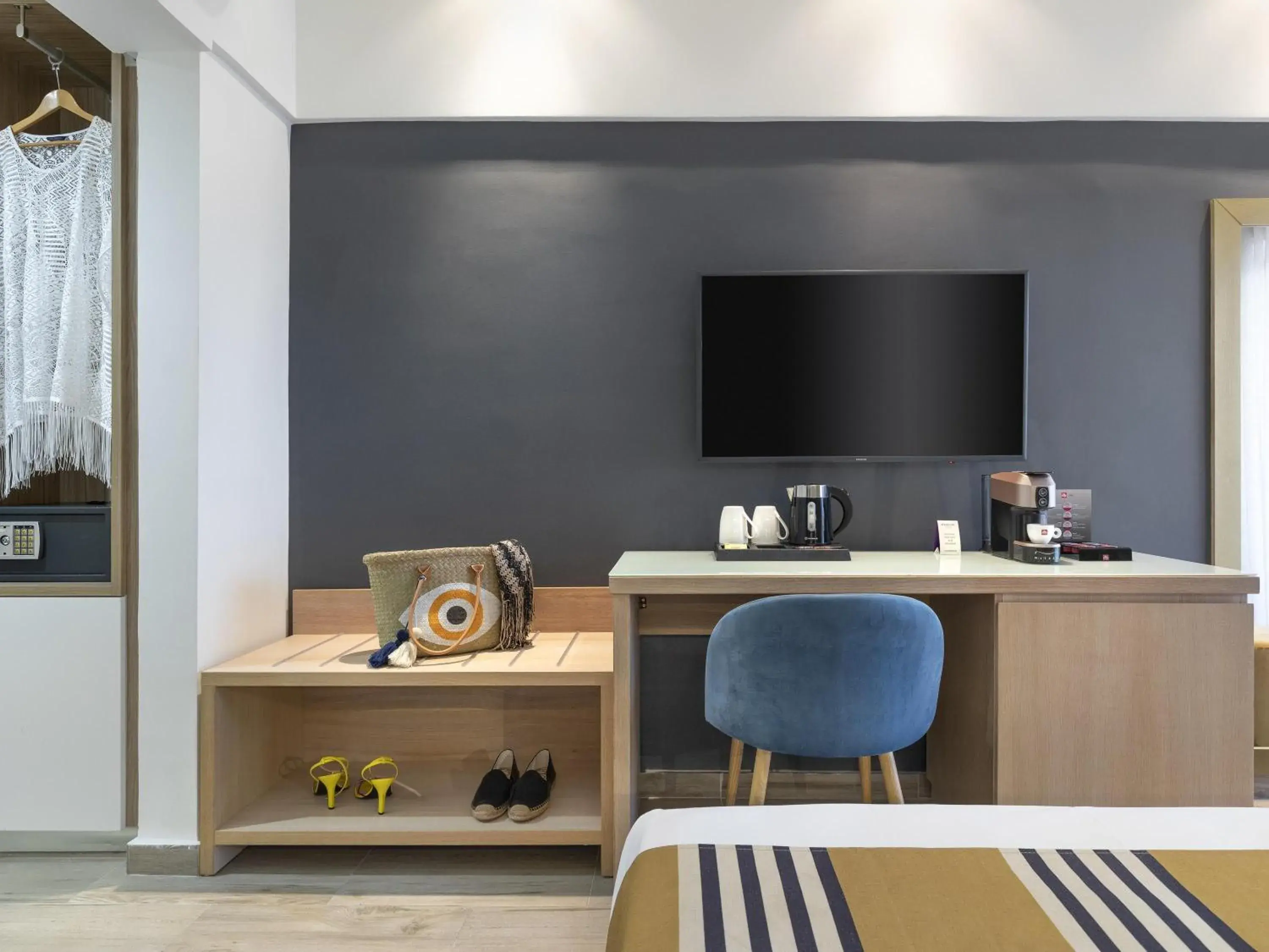 Privilege Room with Kingsize bed and Balcony with Sea View in Mercure Rhodes Alexia Hotel & Spa Privilege Room with Kingsize bed and Balcony with Sea View in Mercure Rhodes Alexia Hotel & Spa