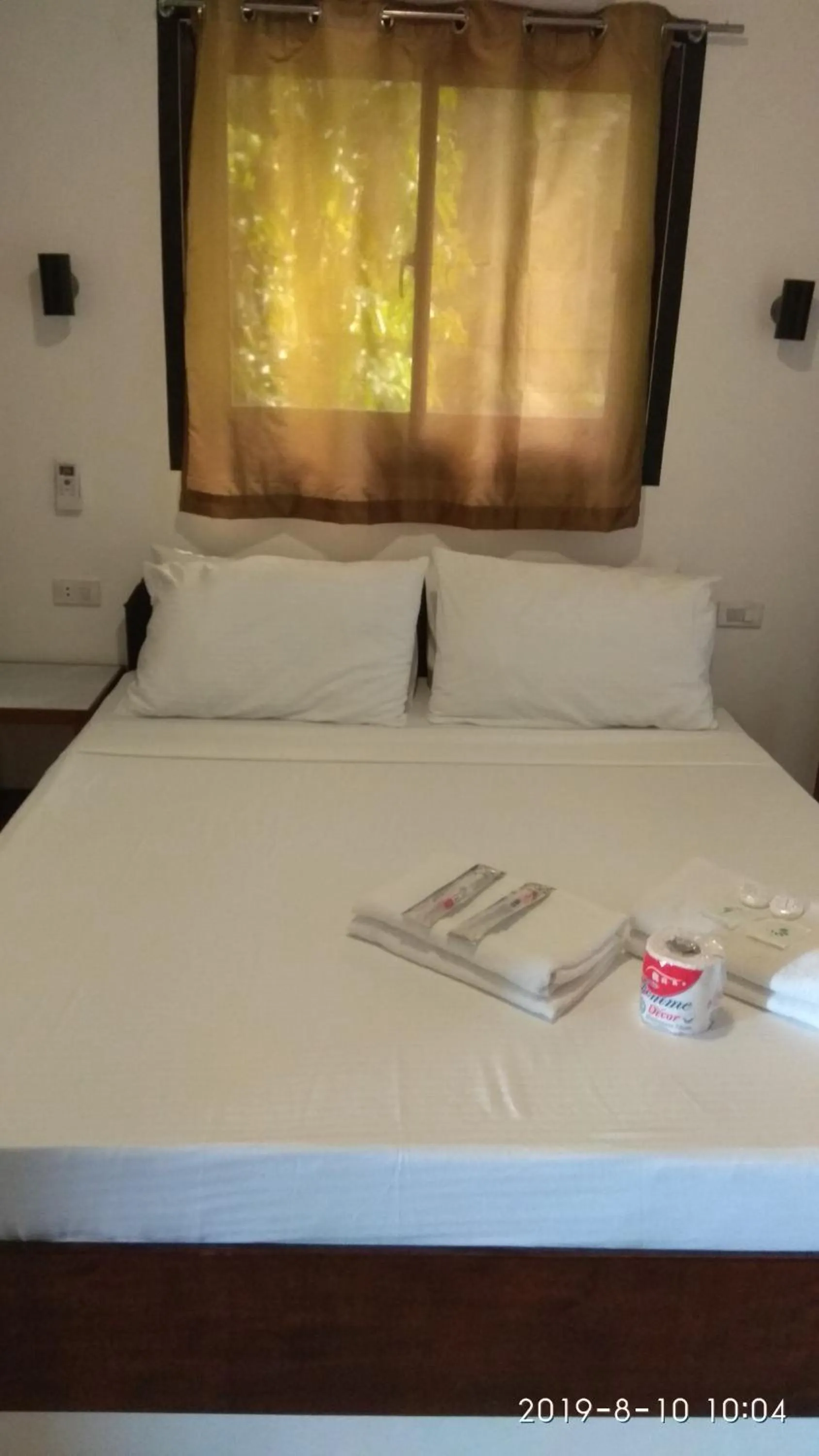 Bed in Jalyn's Resort Sabang