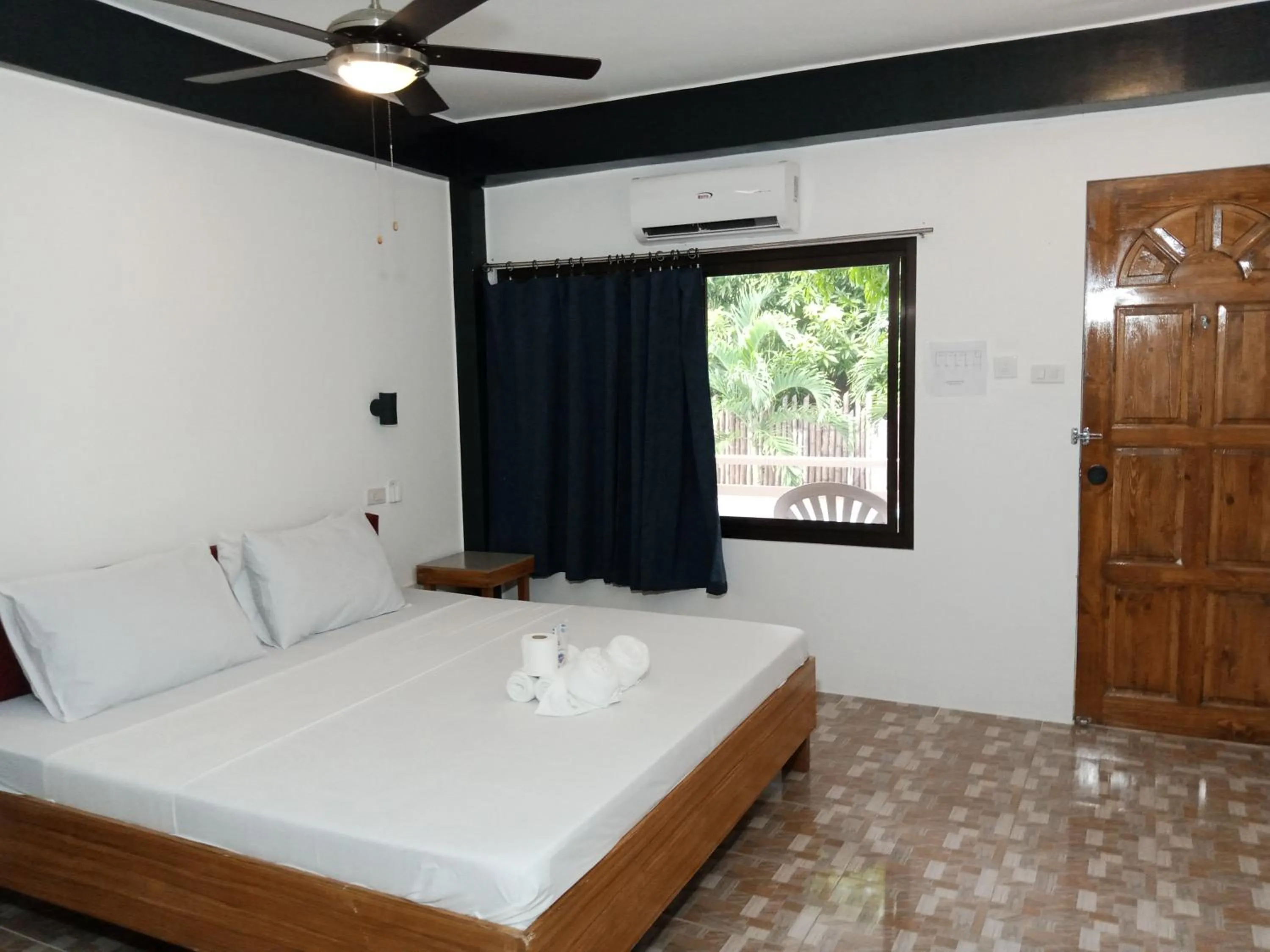 Bedroom, Bed in Jalyn's Resort Sabang