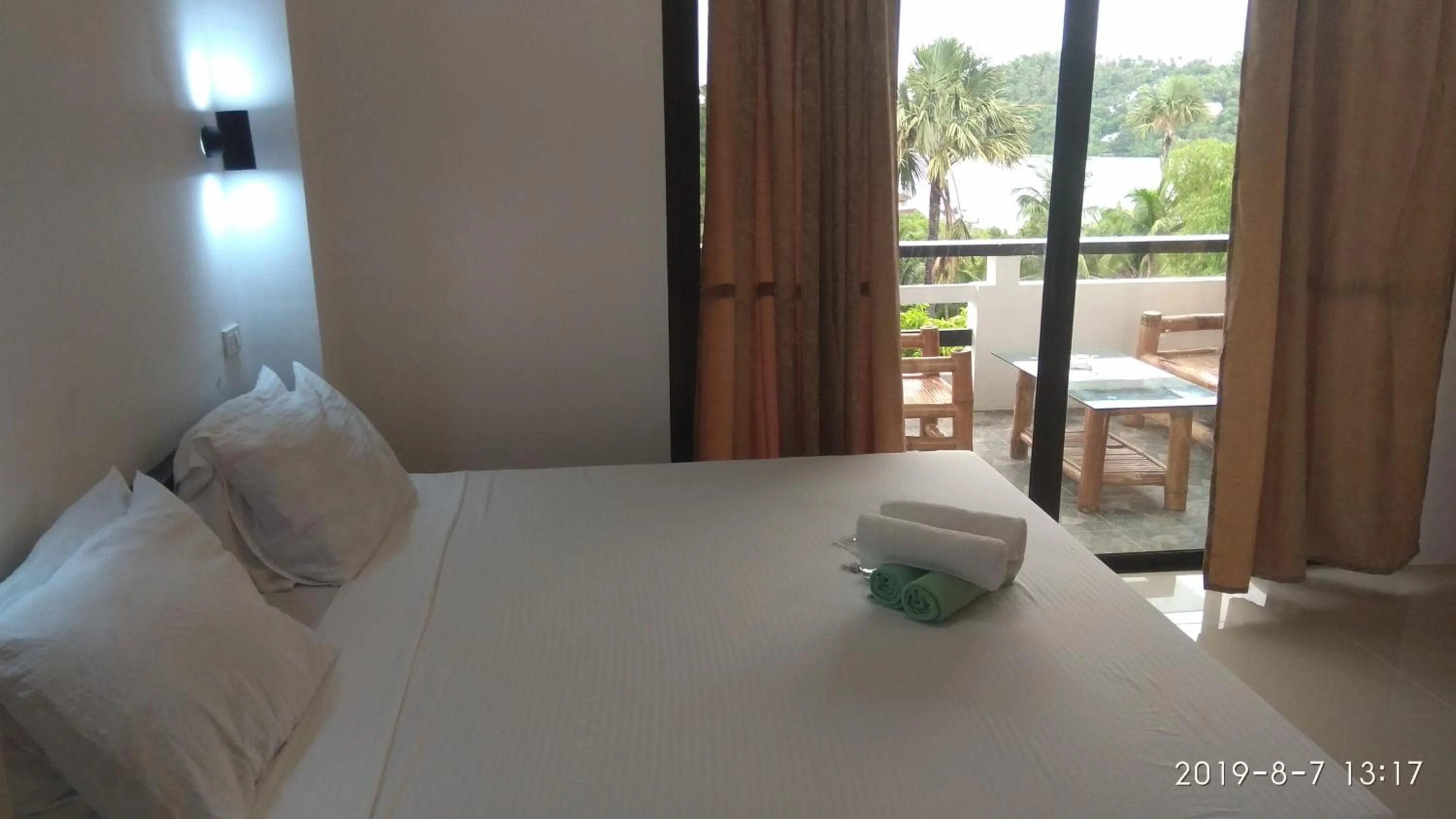 Bed in Jalyn's Resort Sabang