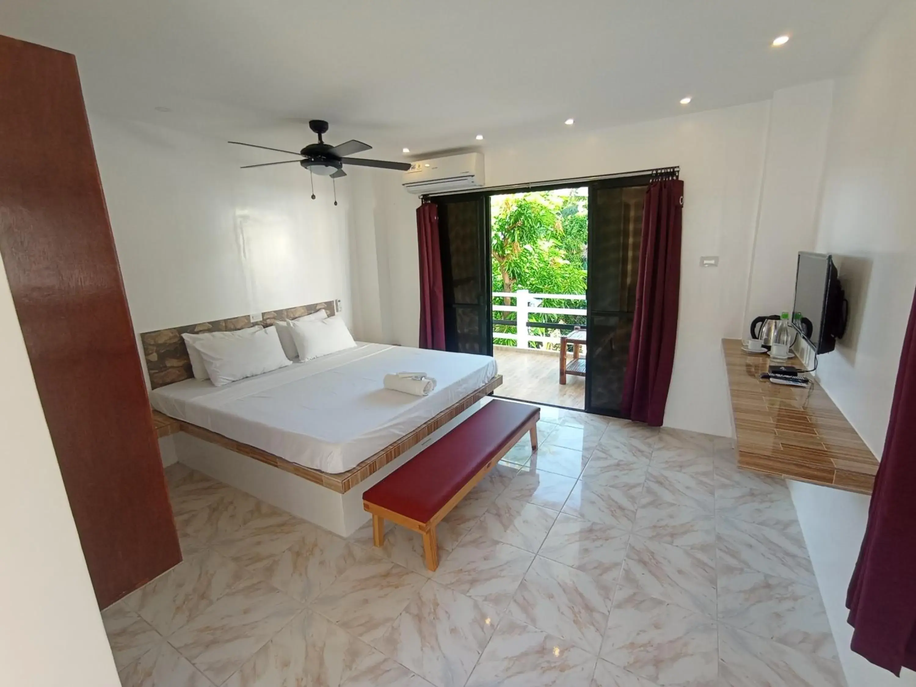 Deluxe Pool room in Jalyn's Resort Sabang Deluxe Pool room in Jalyn's Resort Sabang