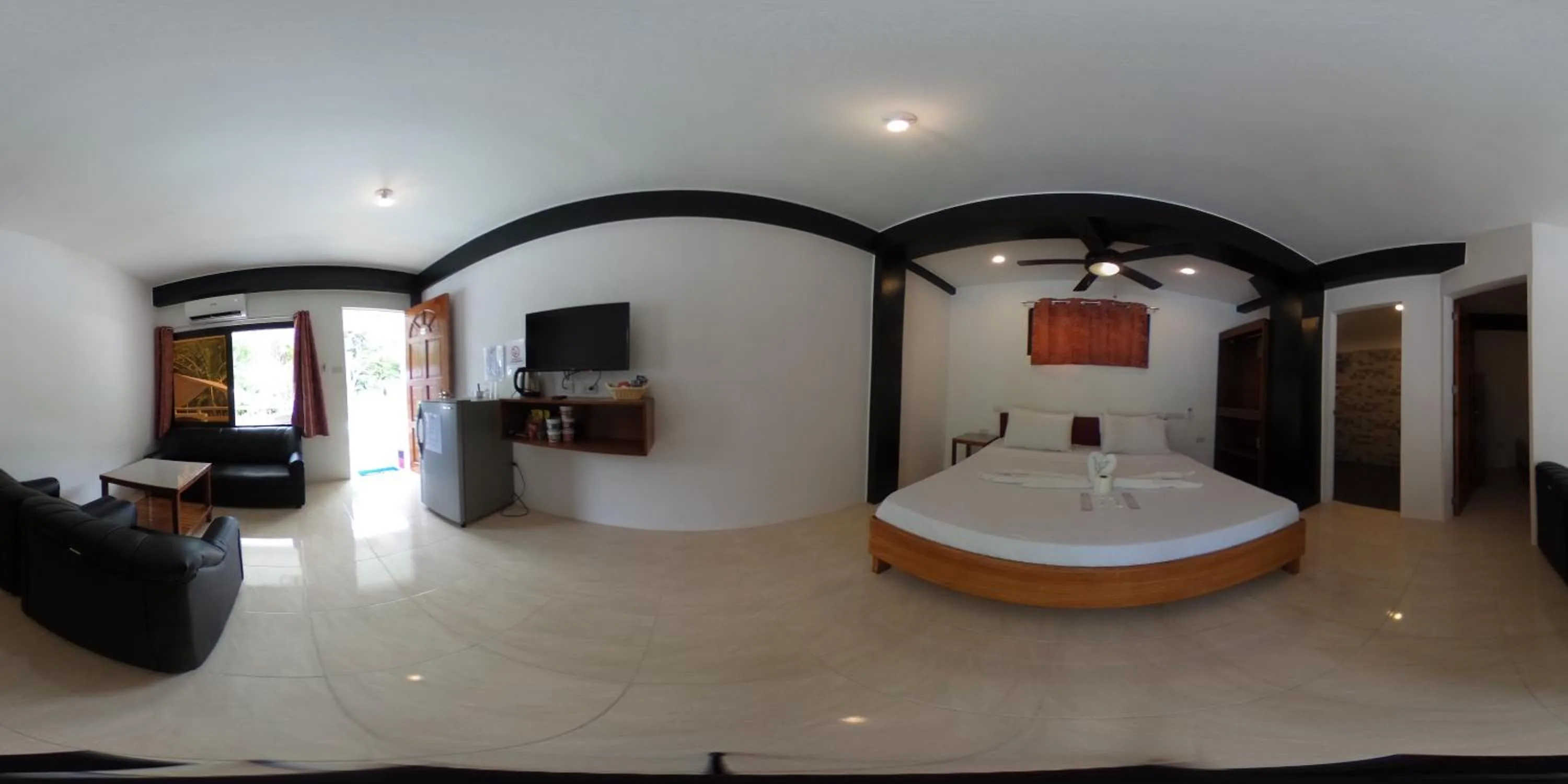 Photo of the whole room in Jalyn's Resort Sabang