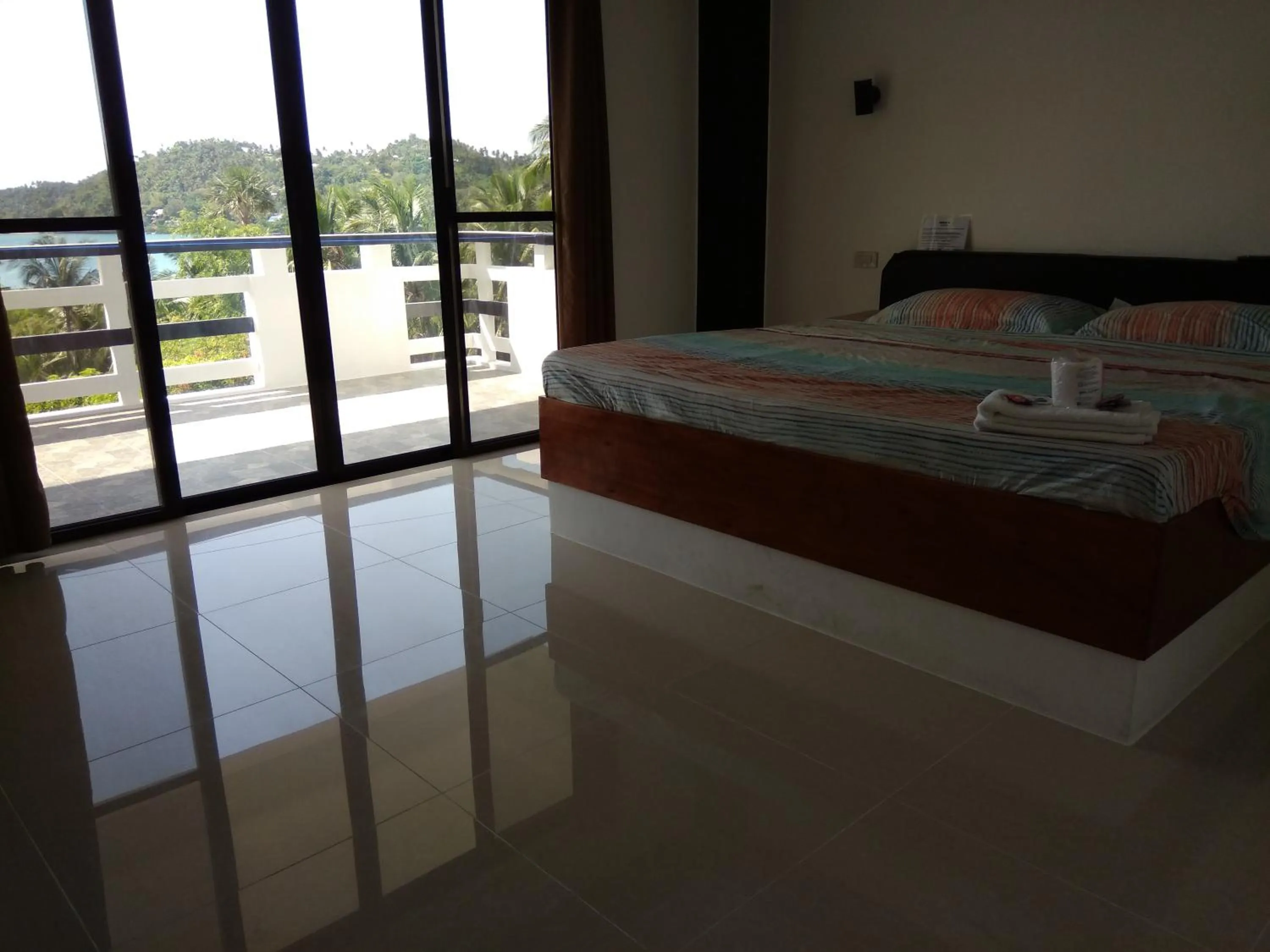 Photo of the whole room, Bed in Jalyn's Resort Sabang