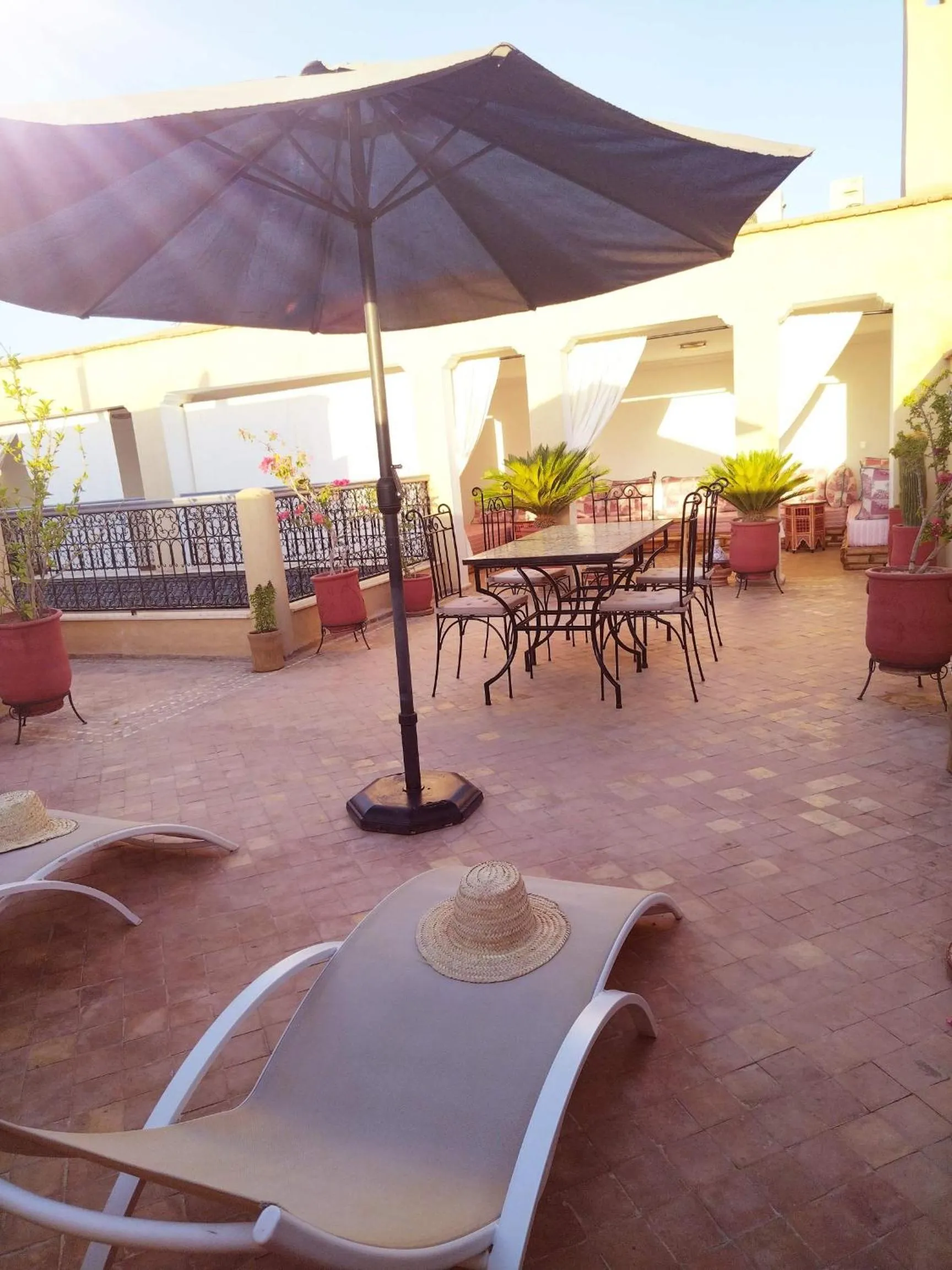 Solarium in Riad El Arco ROOFTOP POOL & Spa