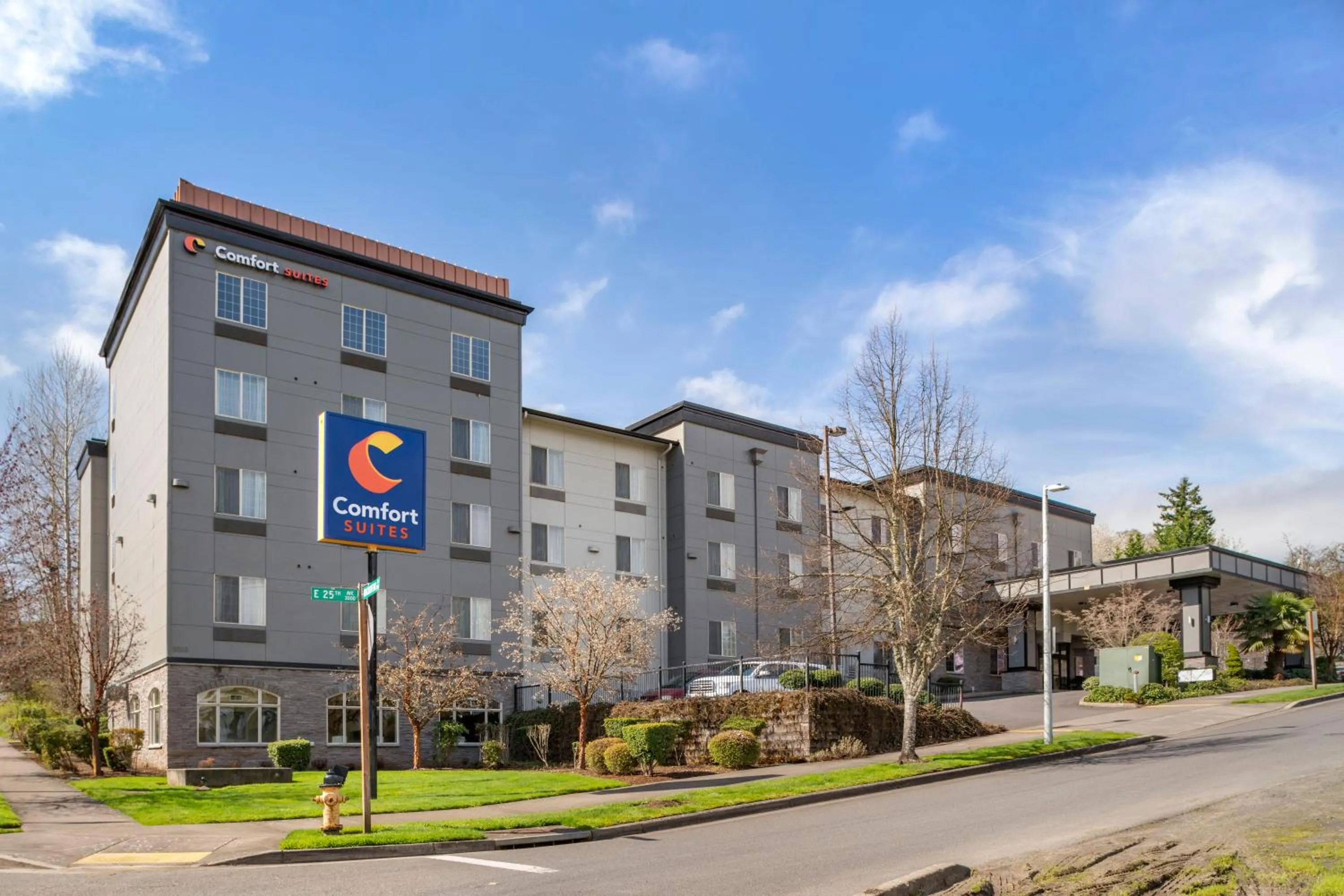 Property building in Comfort Suites Eugene University