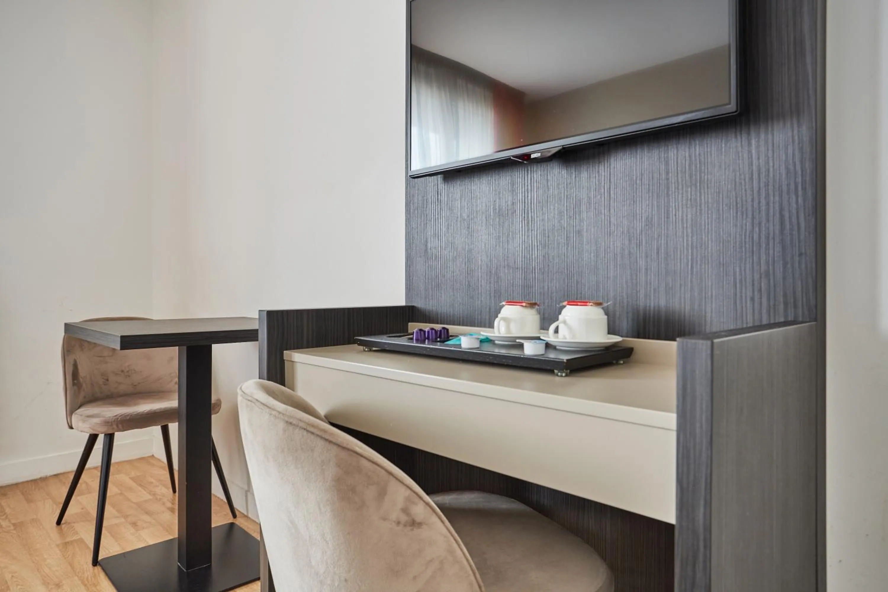 Seating area in Appart Hotel Odalys City Paris Montmartre