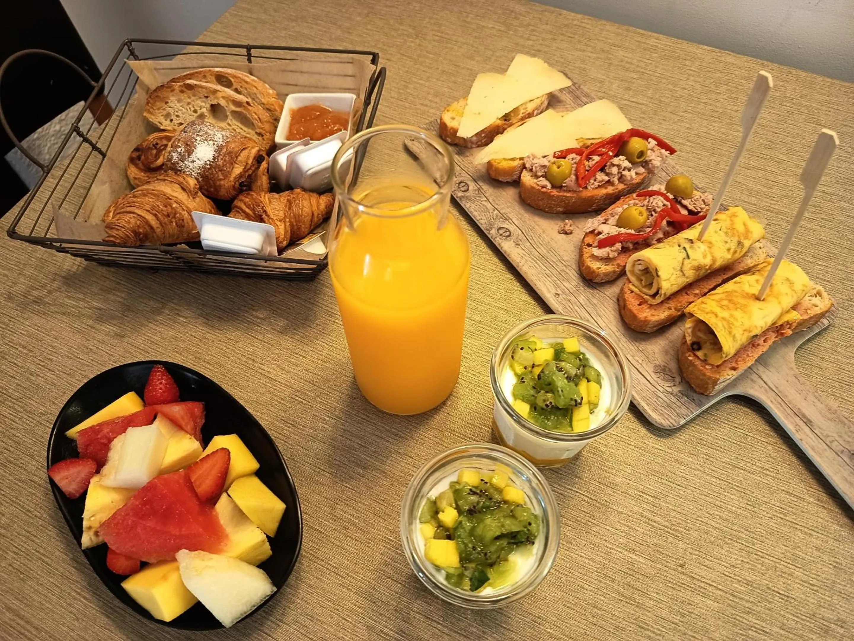 Breakfast in Cal Music B&B