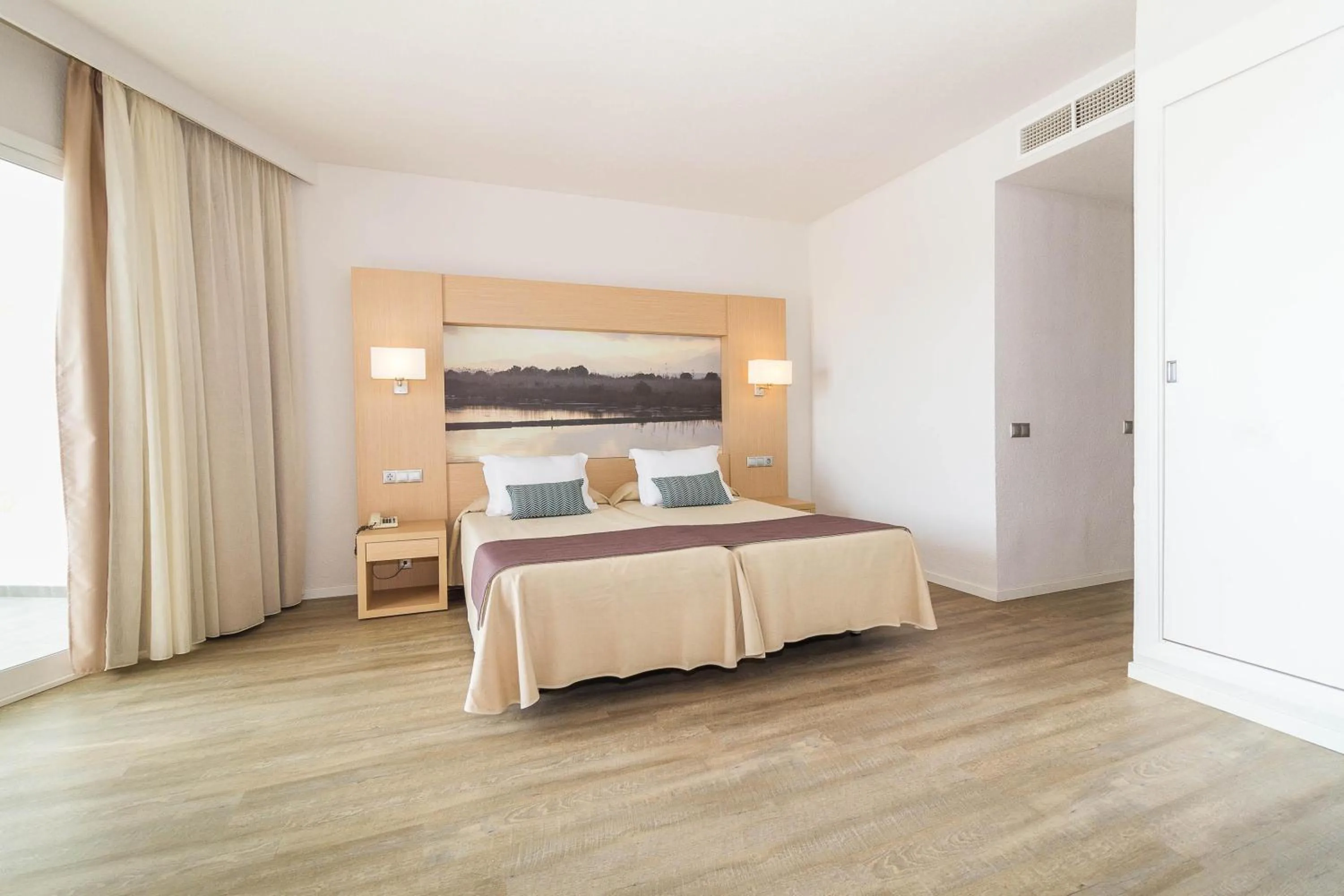 Photo of the whole room, Bed in Eix Lagotel Holiday Resort