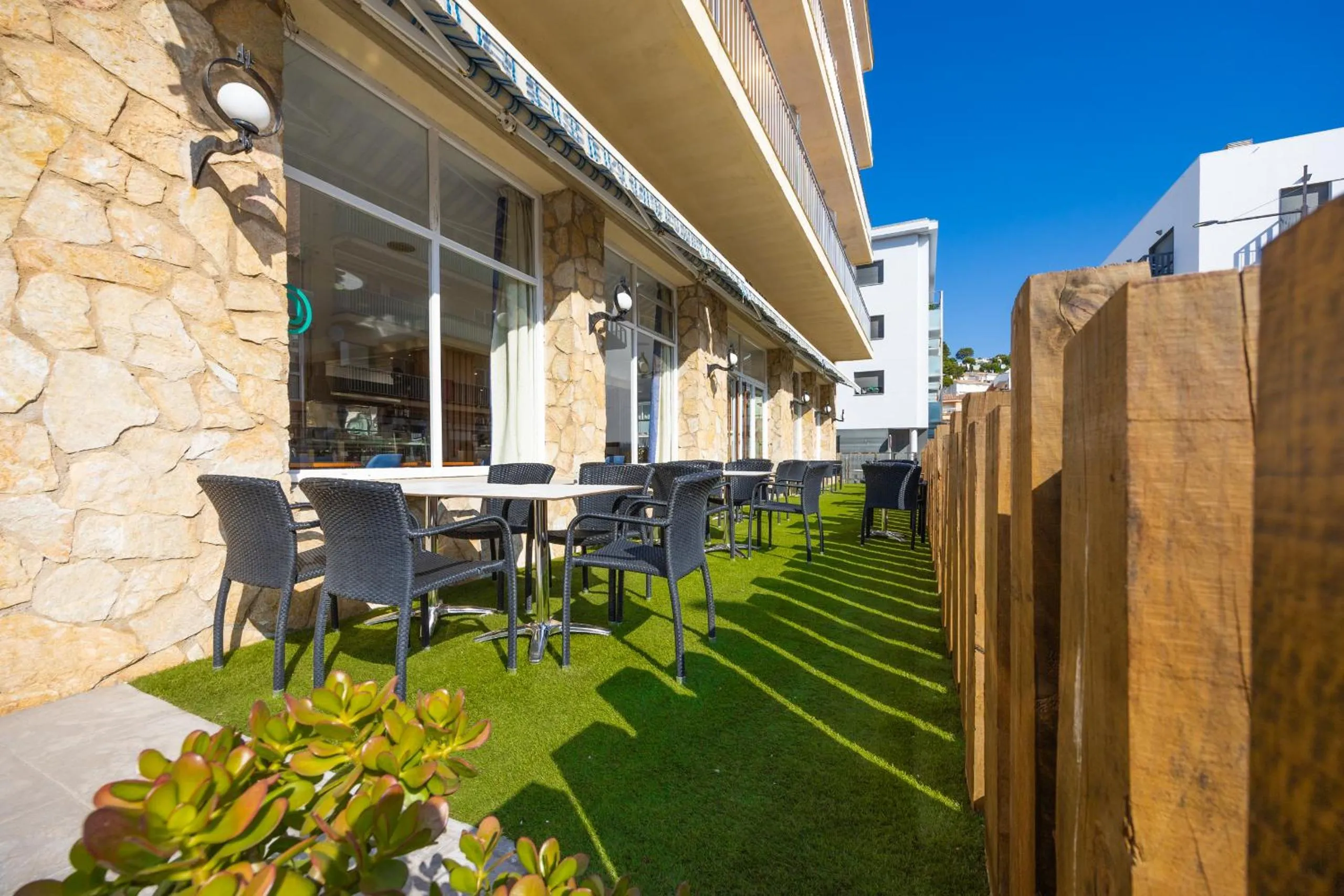 Restaurant/places to eat in Hotel Bell Aire