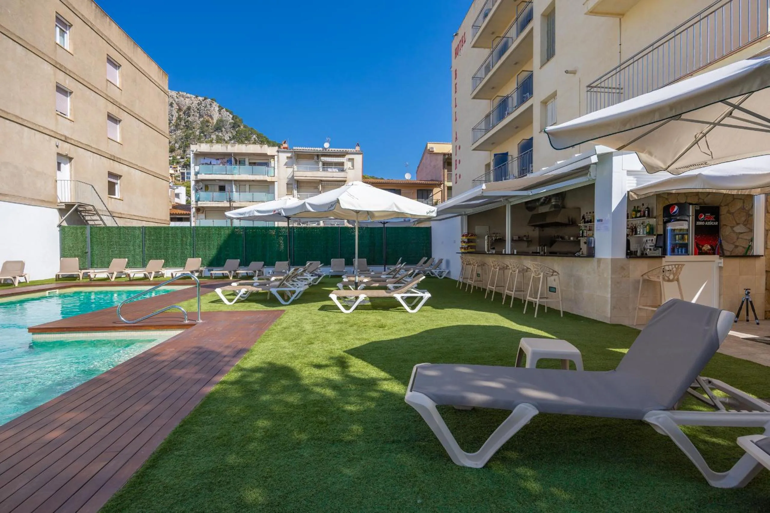 Swimming pool in Hotel Bell Aire