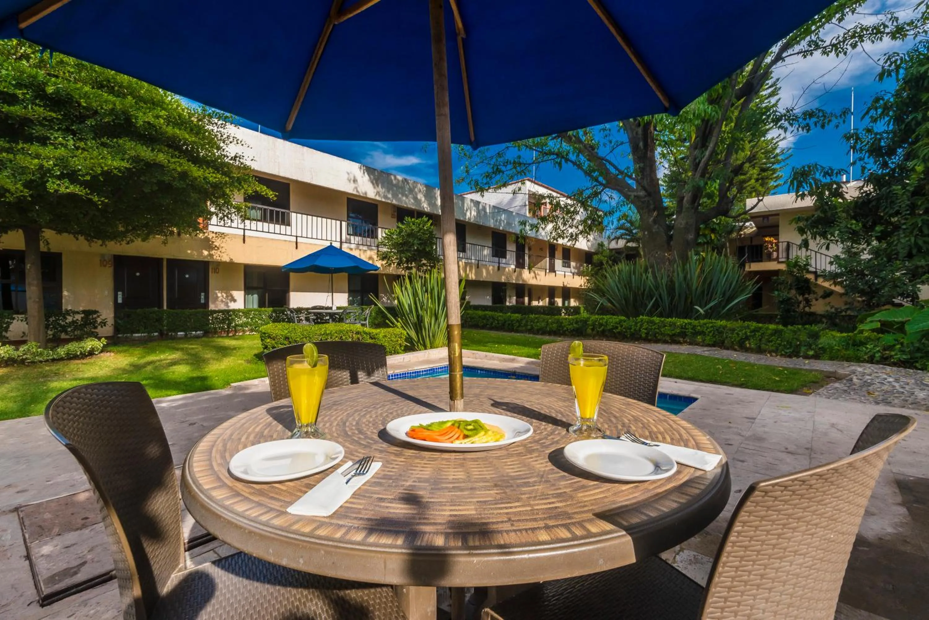 Swimming pool in Hotel Puerta Del Sol Guadalajara
