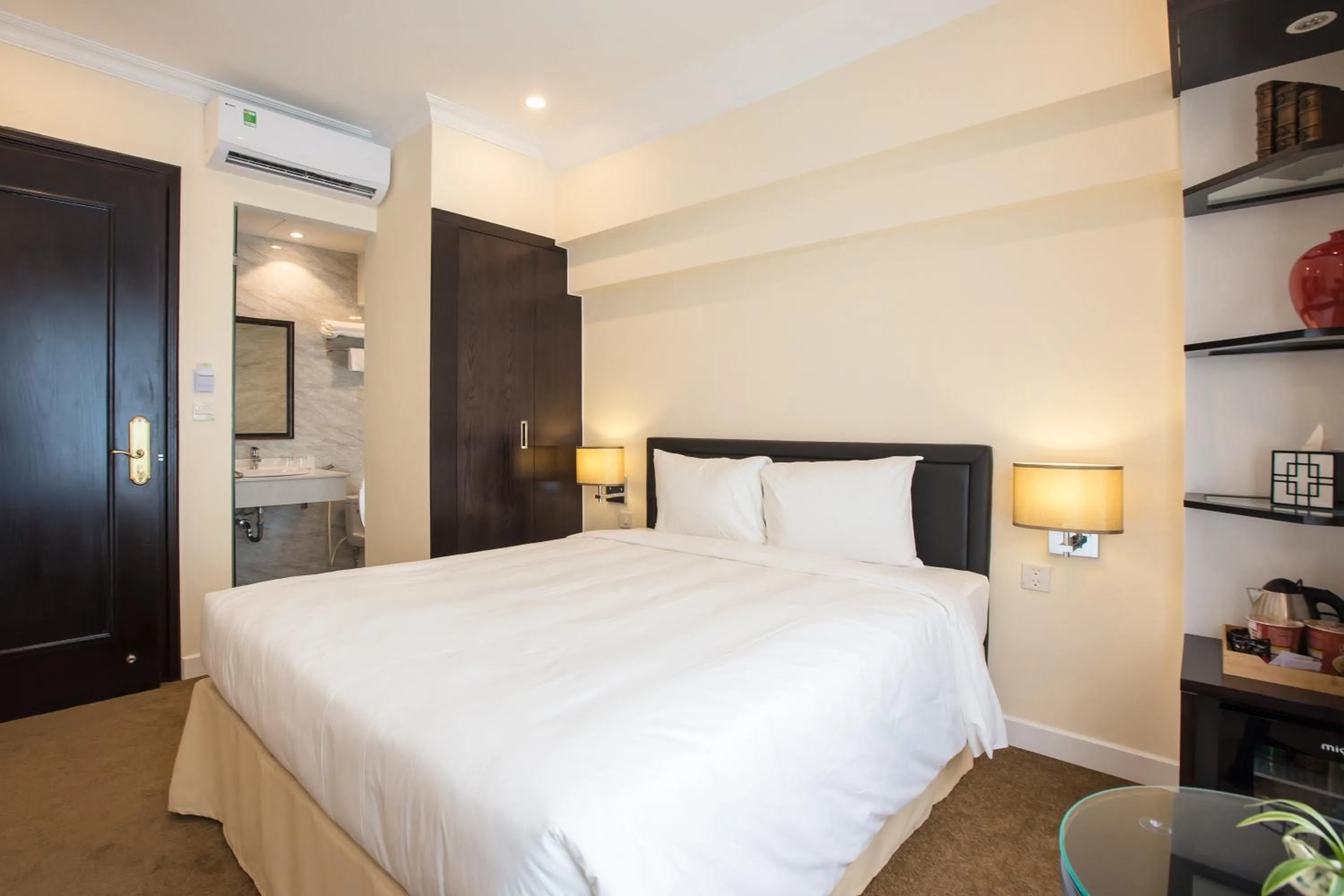 TV and multimedia, Bed in Dinh Elegant Hanoi Hotel