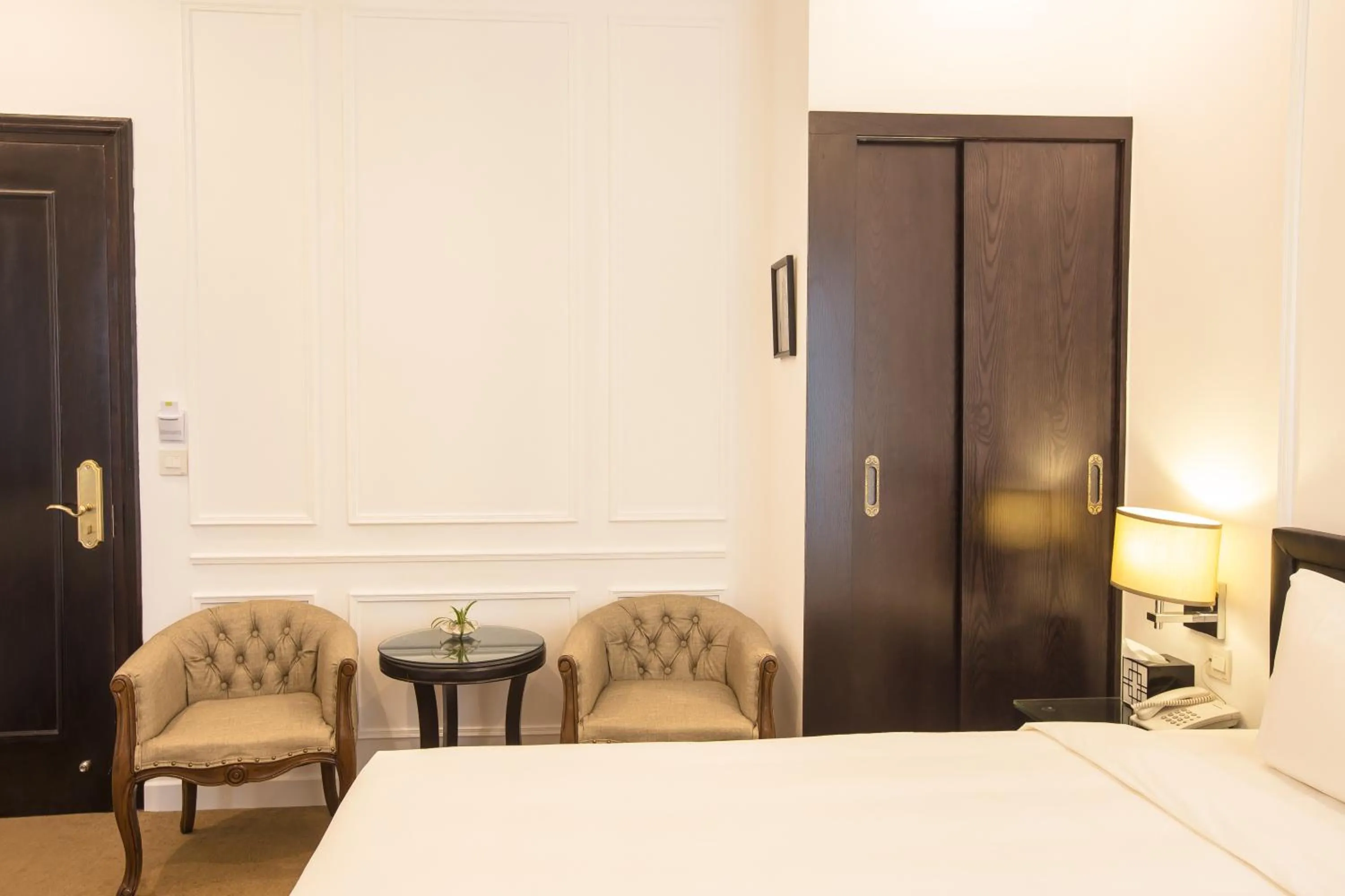 TV and multimedia, Bed in Dinh Elegant Hanoi Hotel