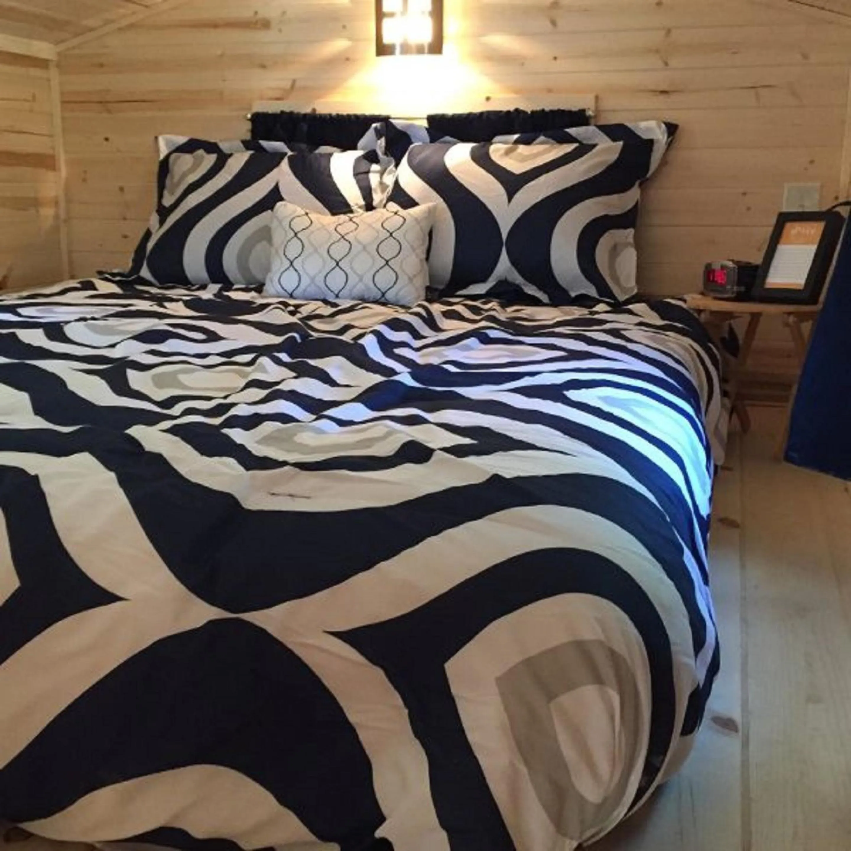 Bed in Leavenworth Camping Resort Tiny House Otto