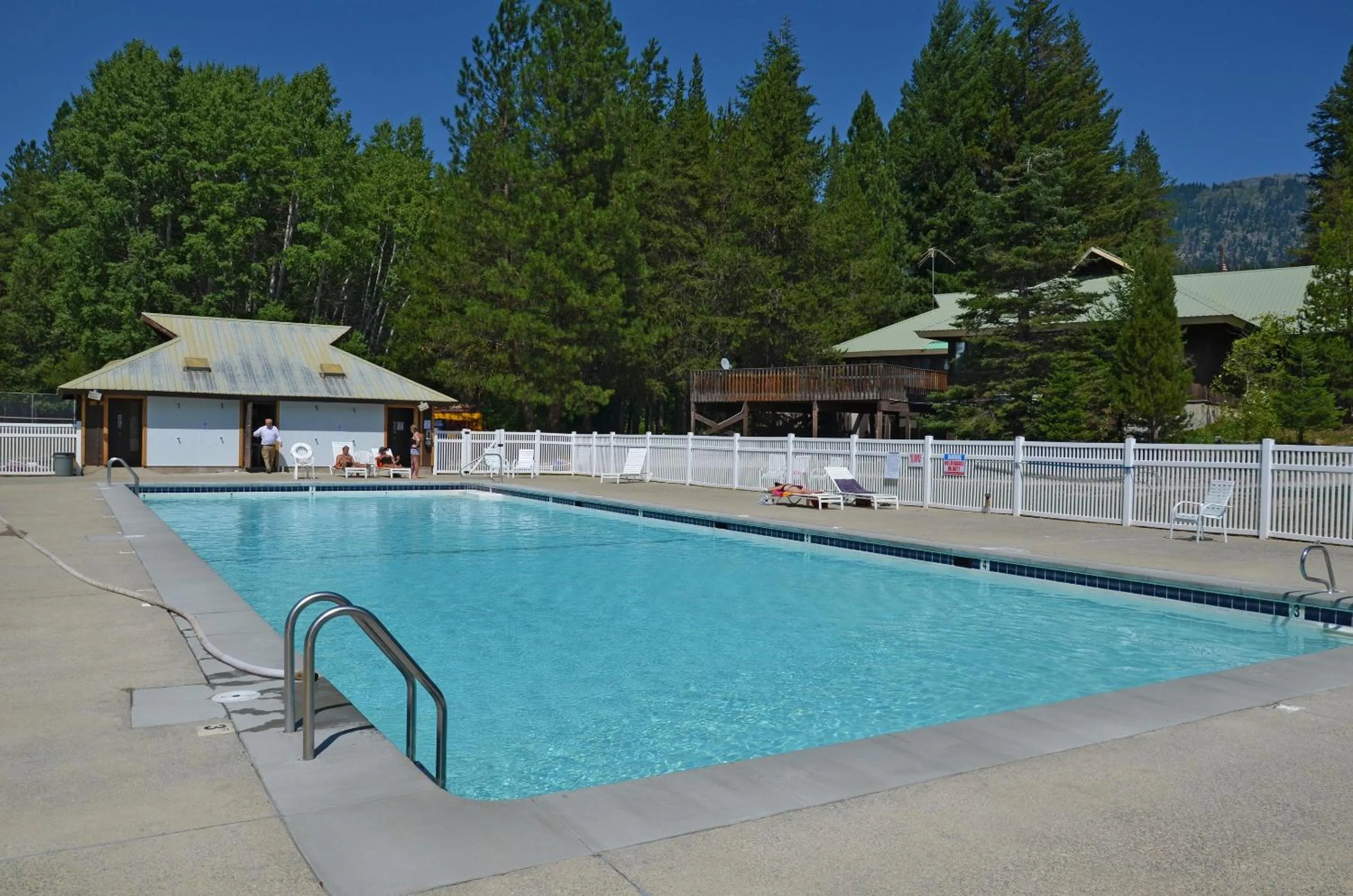 Swimming pool in Leavenworth Camping Resort Tiny House Hanna