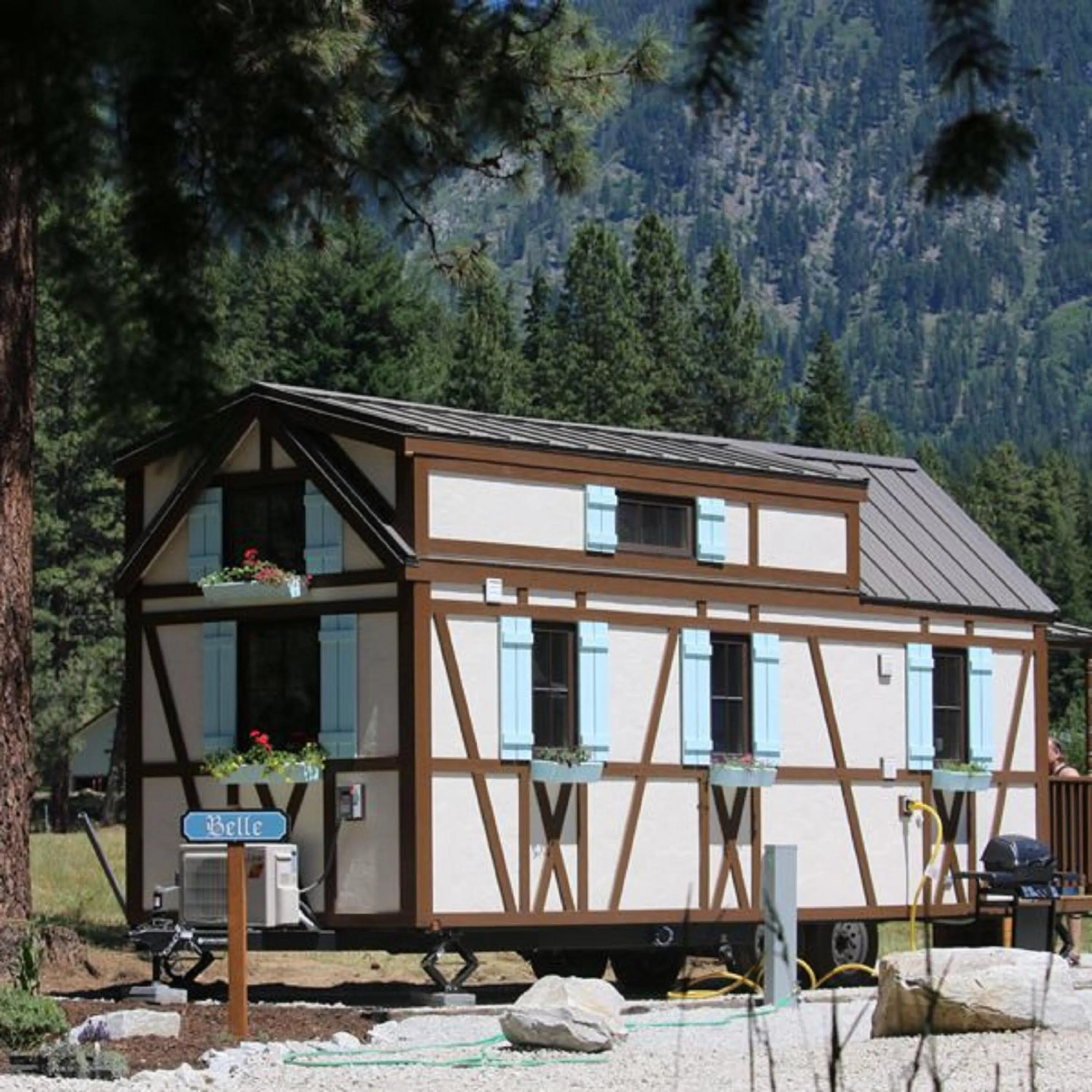 Property building in Leavenworth Camping Resort Tiny House Belle
