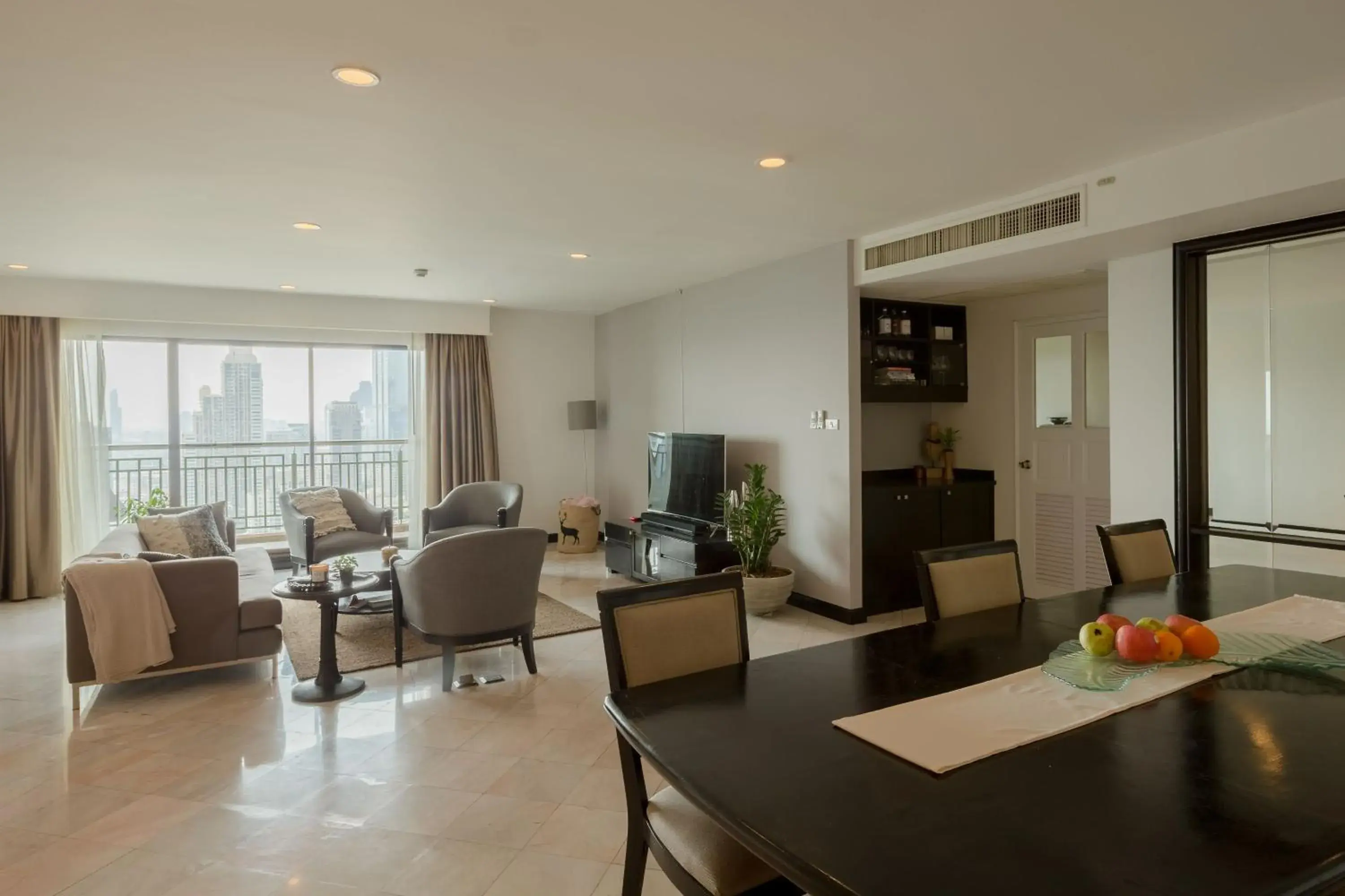 Three-Bedroom Apartment in Somerset Park Suanplu Bangkok Three-Bedroom Apartment in Somerset Park Suanplu Bangkok