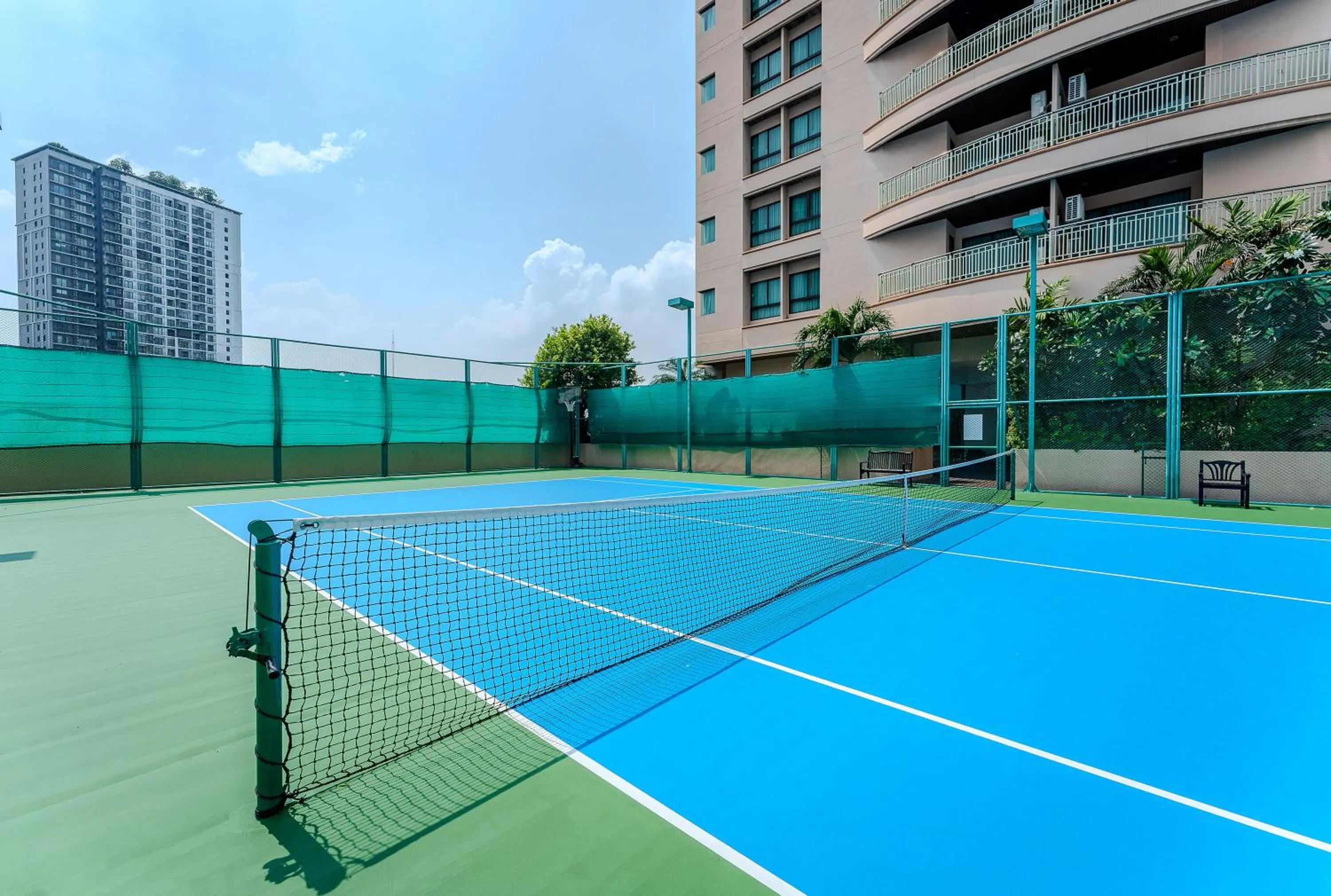 Tennis court in Somerset Park Suanplu Bangkok