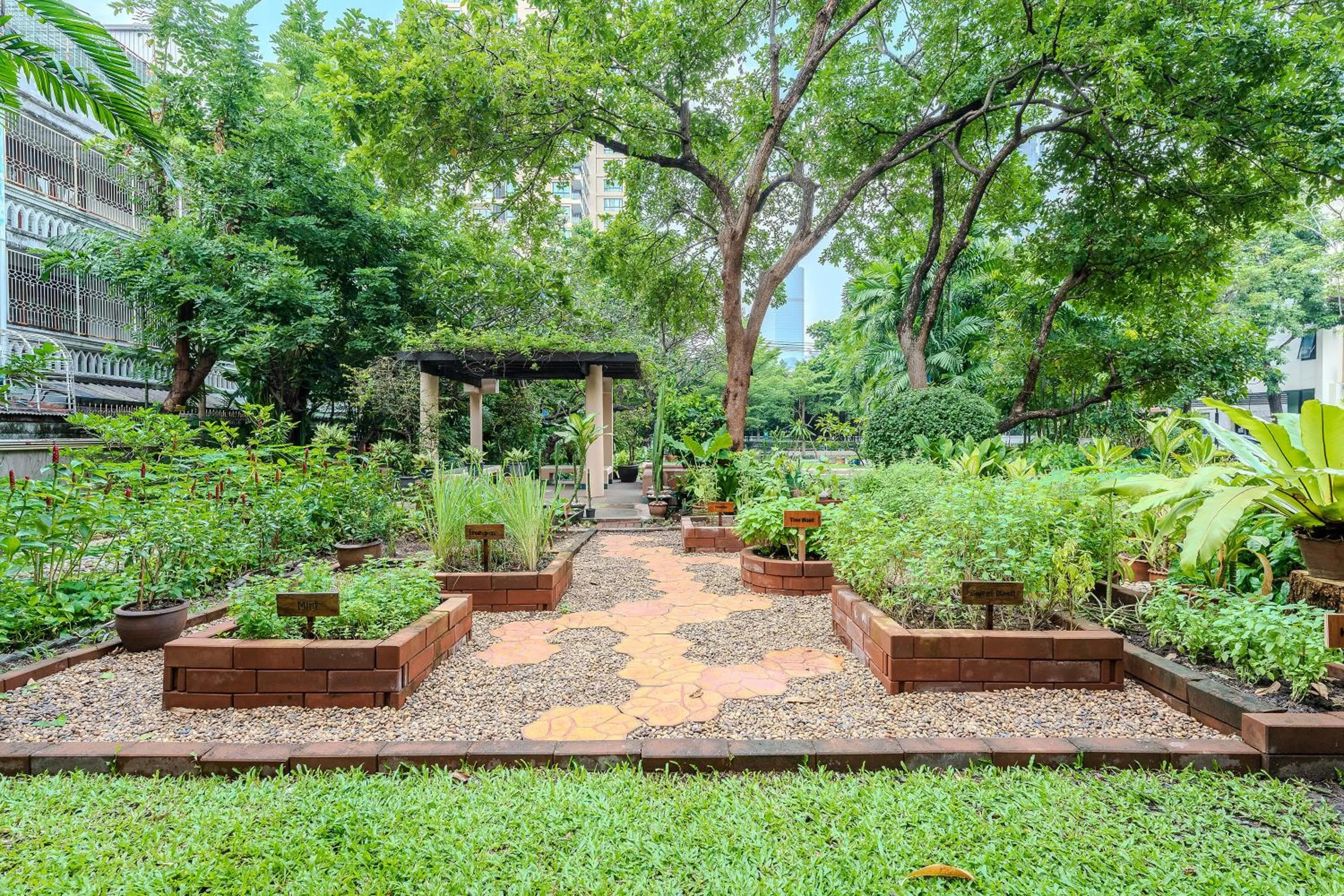 Garden in Somerset Park Suanplu Bangkok