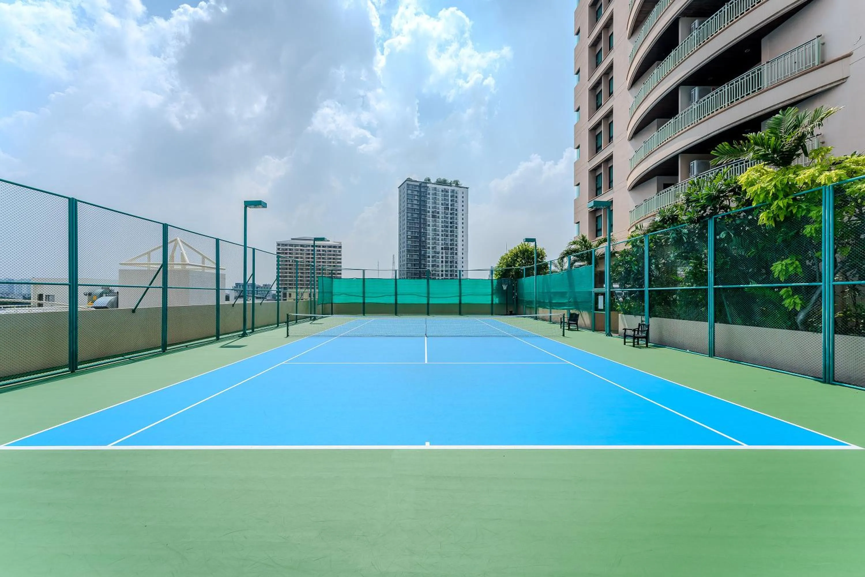 Tennis court in Somerset Park Suanplu Bangkok