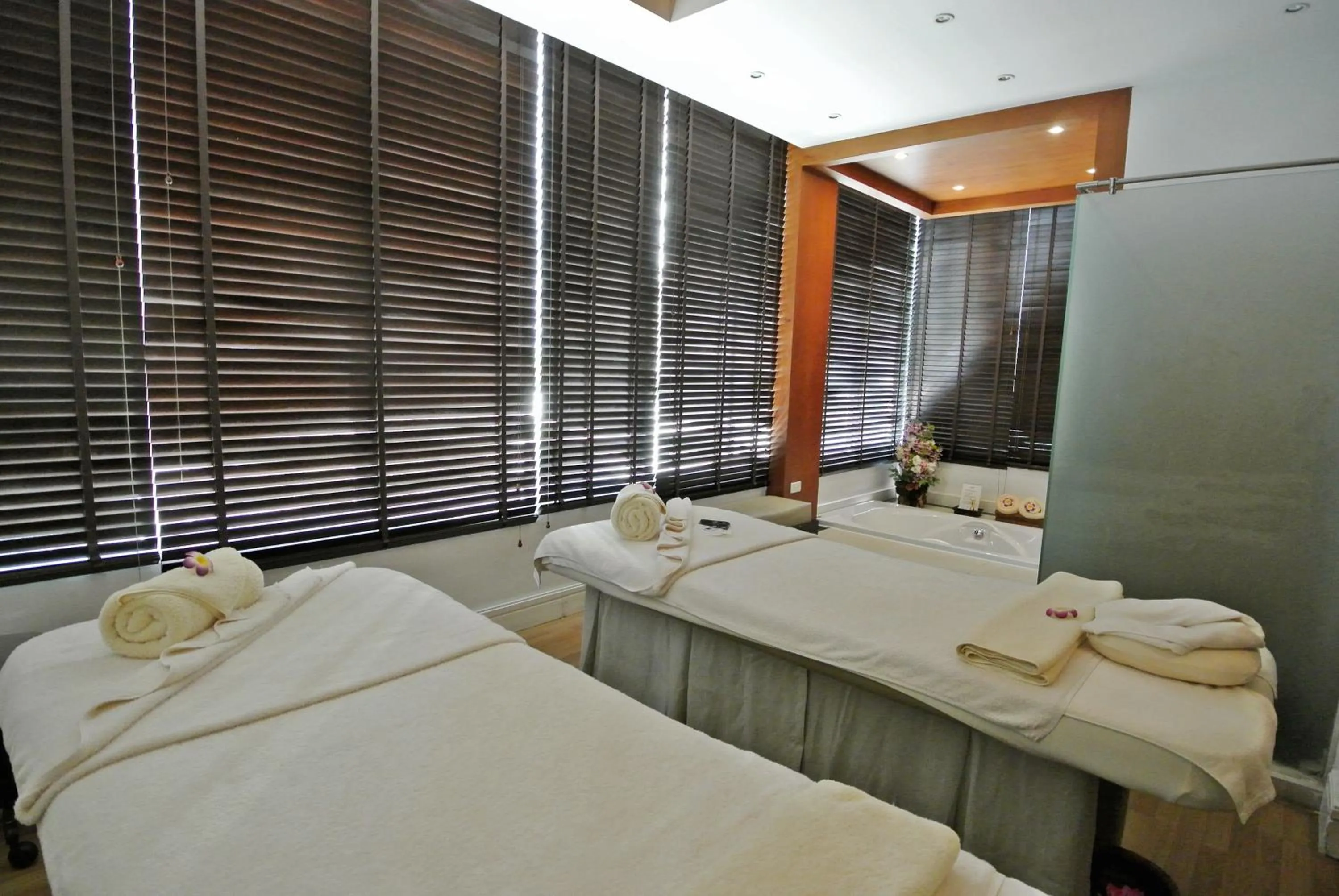 Massage, Bed in Somerset Park Suanplu Bangkok
