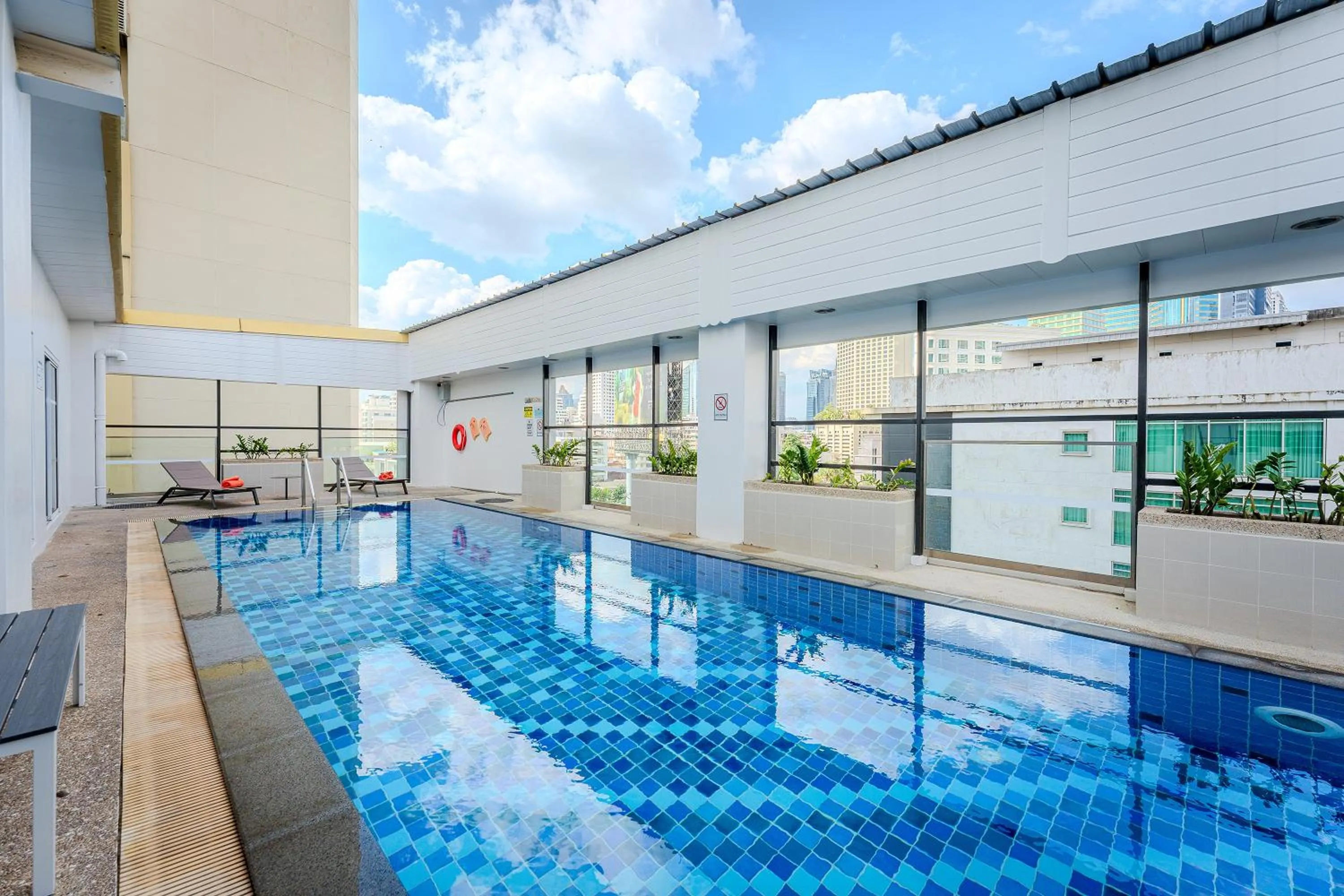 Swimming pool in Citadines Sukhumvit 16 Bangkok