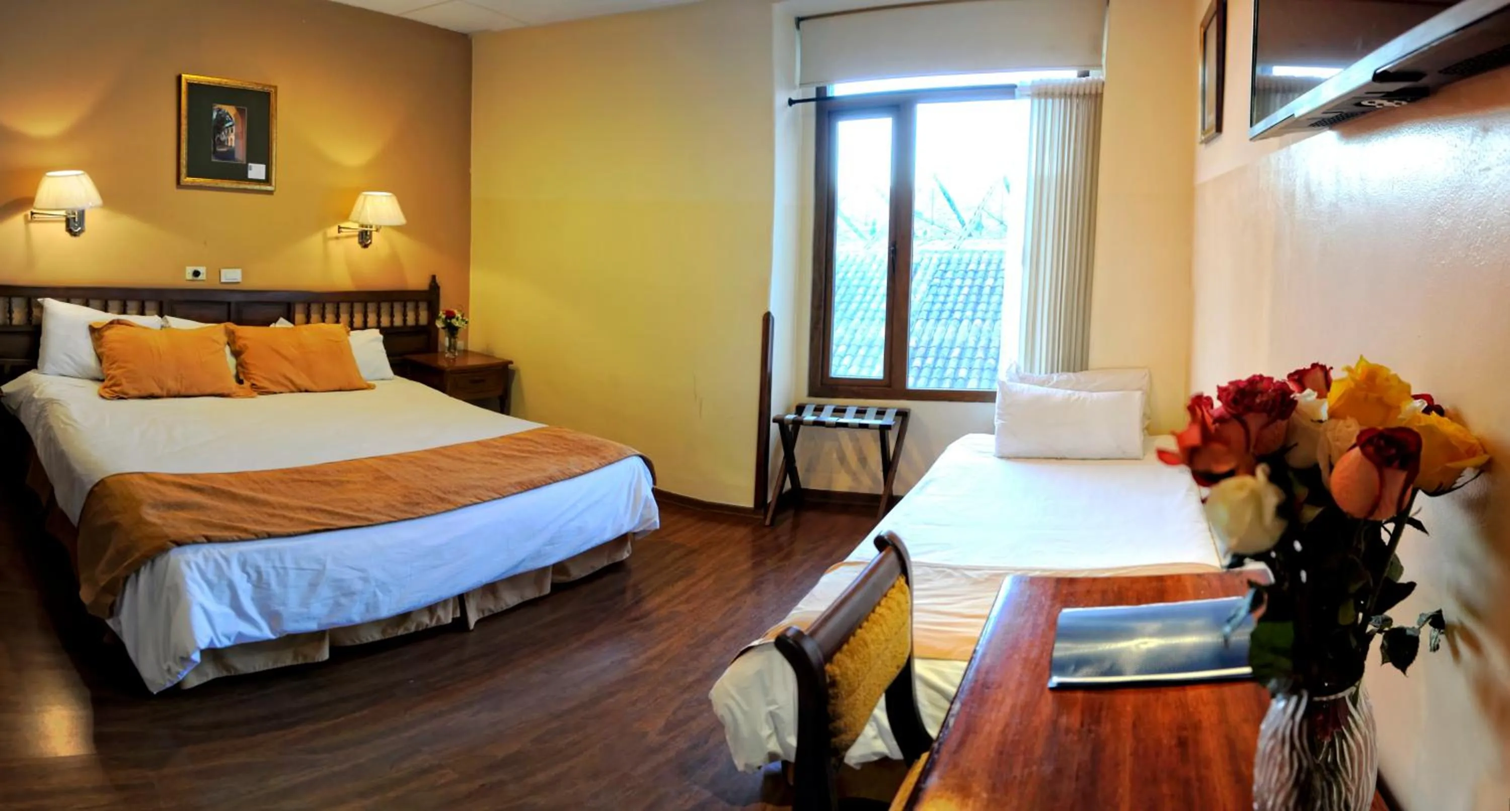 Photo of the whole room, Bed in Hotel Real Audiencia